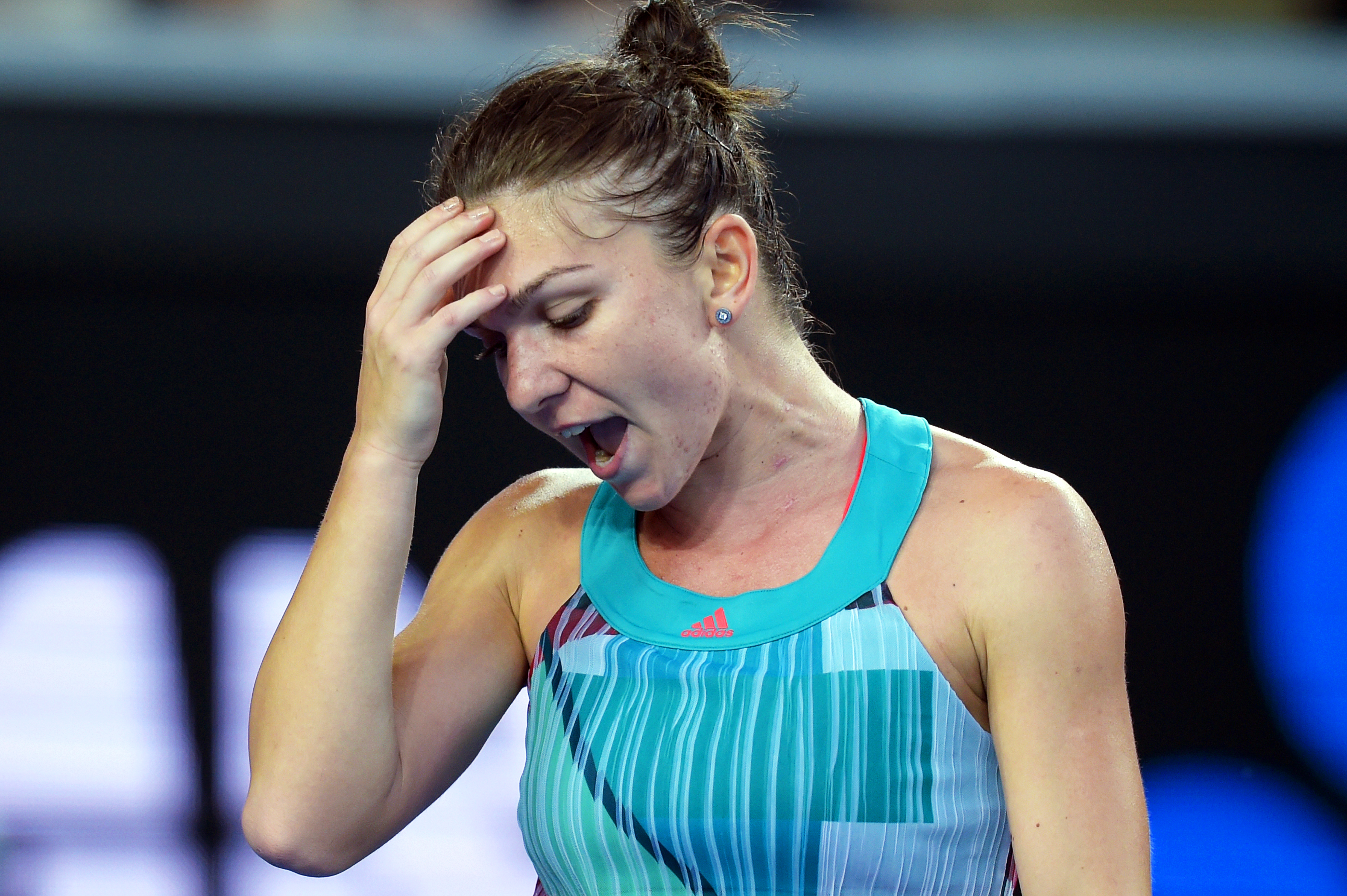 Australian Open, ziua a doua. ^Simona Halep a bifat cea mai mare contraperformanță a carierei, fiind eliminată de o “anonimă” / GALERIE FOTO&VIDEO
