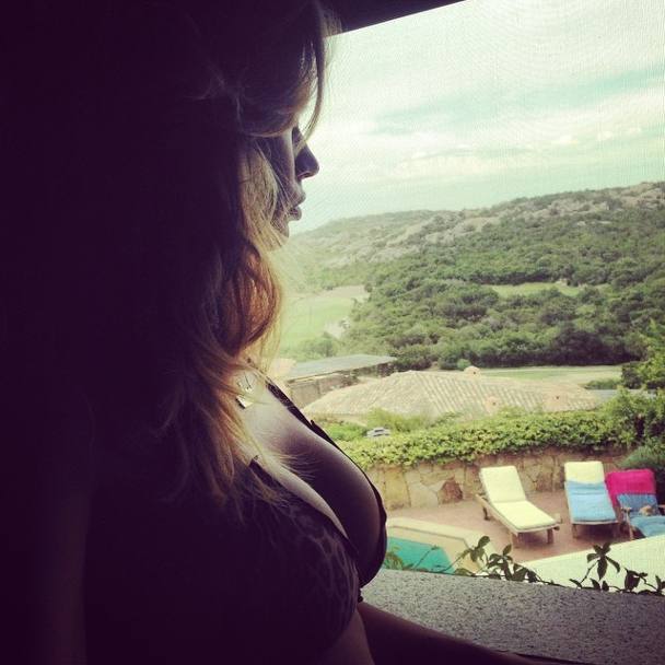 GALERIE FOTO / Melissa Satta, femeia fatală a Italiei: ^”Știu cum să înnebunesc un bărbat!”