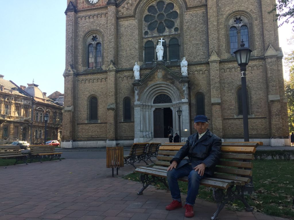 REPORTAJ / Drama unui fost profesor universitar din Timișoara. Bolnav de Parkinson, Vasile Solomeș a ajuns pe străzi, renegat de familie