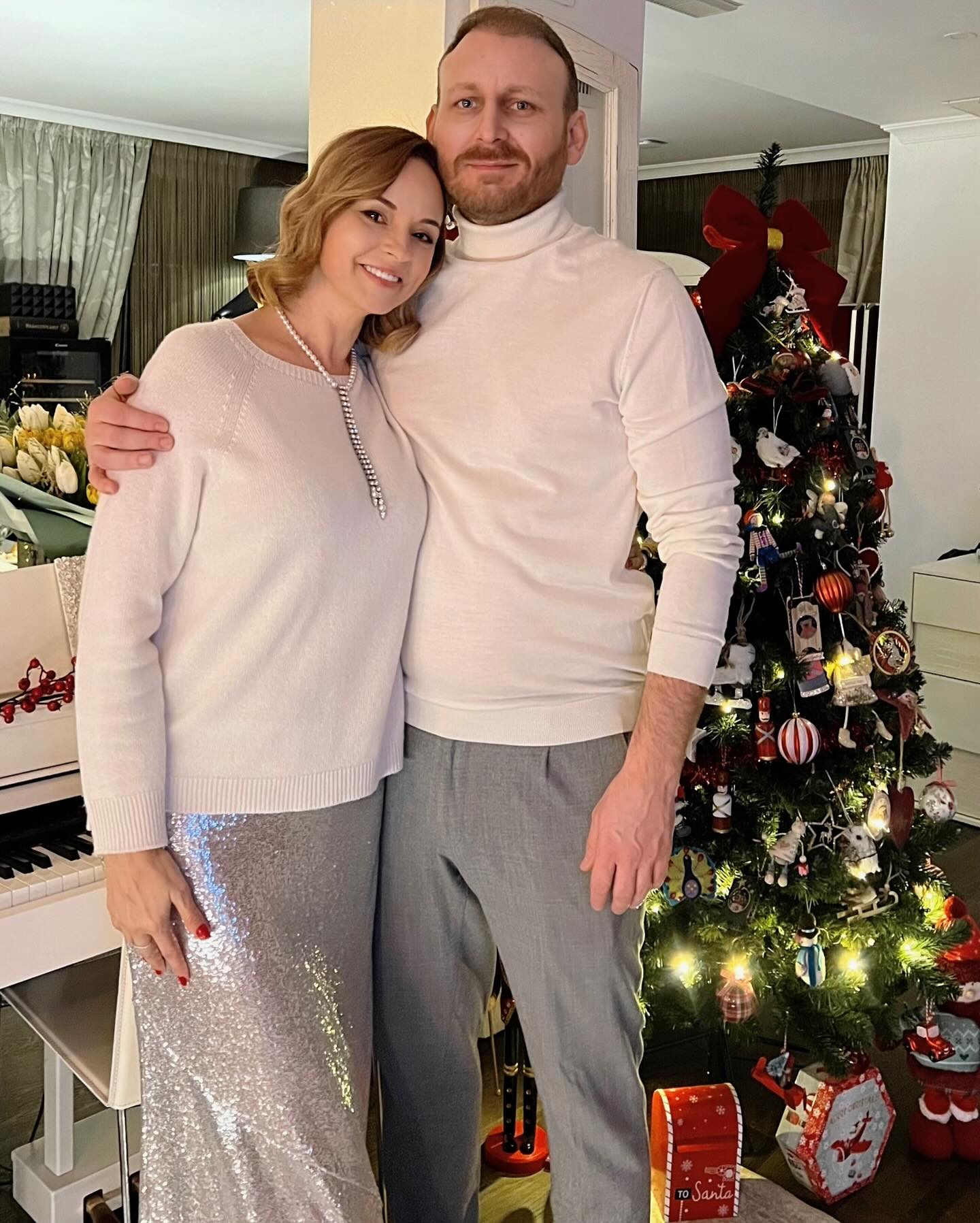 Imagini din casa în care locuiește Andreea Marin. Are cadă în dormitor și a amenajat vila după ideile ei
