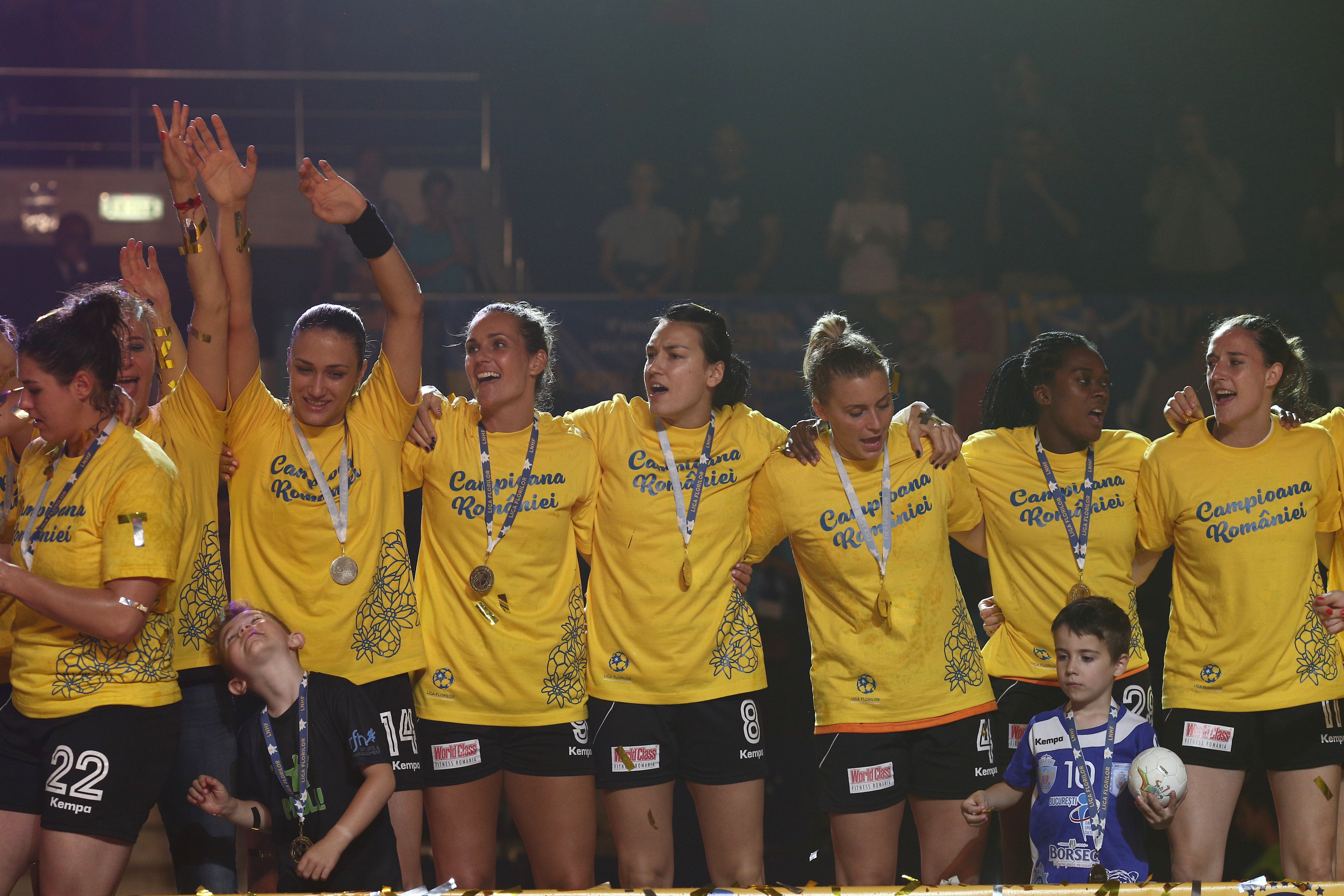 Petrecerea de titlu a handbalistelor CSM București. Au primit medaliile de campioane ale Ligii Naționale de handbal feminin