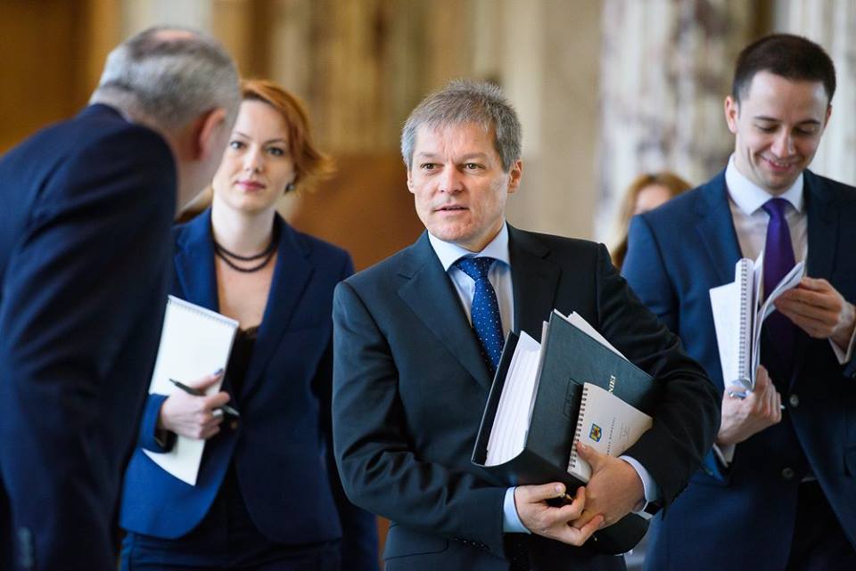 Atunci și Acum | Dacian Cioloș, inginerul agronom ajuns șef al Executivului, în prima guvernare tehnocrată a României
