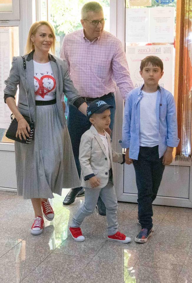 FOTO | Gabriela Firea, după votul la alegerile europarlamentare: "Am votat! Aşa cum am făcut mereu, de la 18 ani. Fără să mă împingă altcineva. Sau ca să fiu cool ori...pe val!"