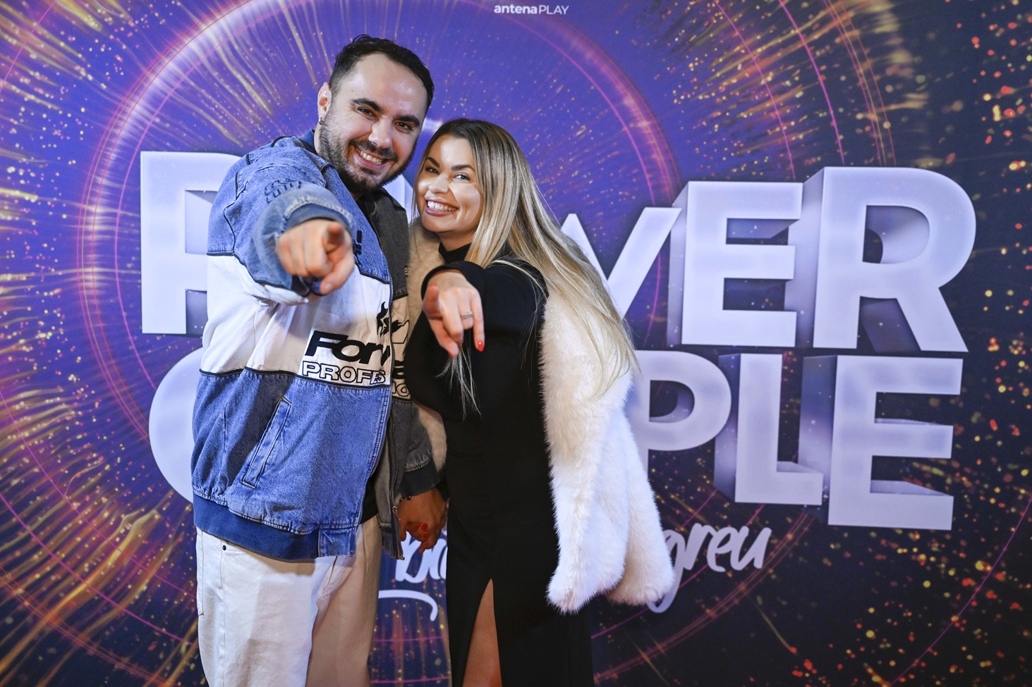 Vedetele au testat la evenimentul de lansare Power Couple România, una dintre cele mai așteptate provocări. Delia l-a filmat pe Cuza într-o ipostază rară