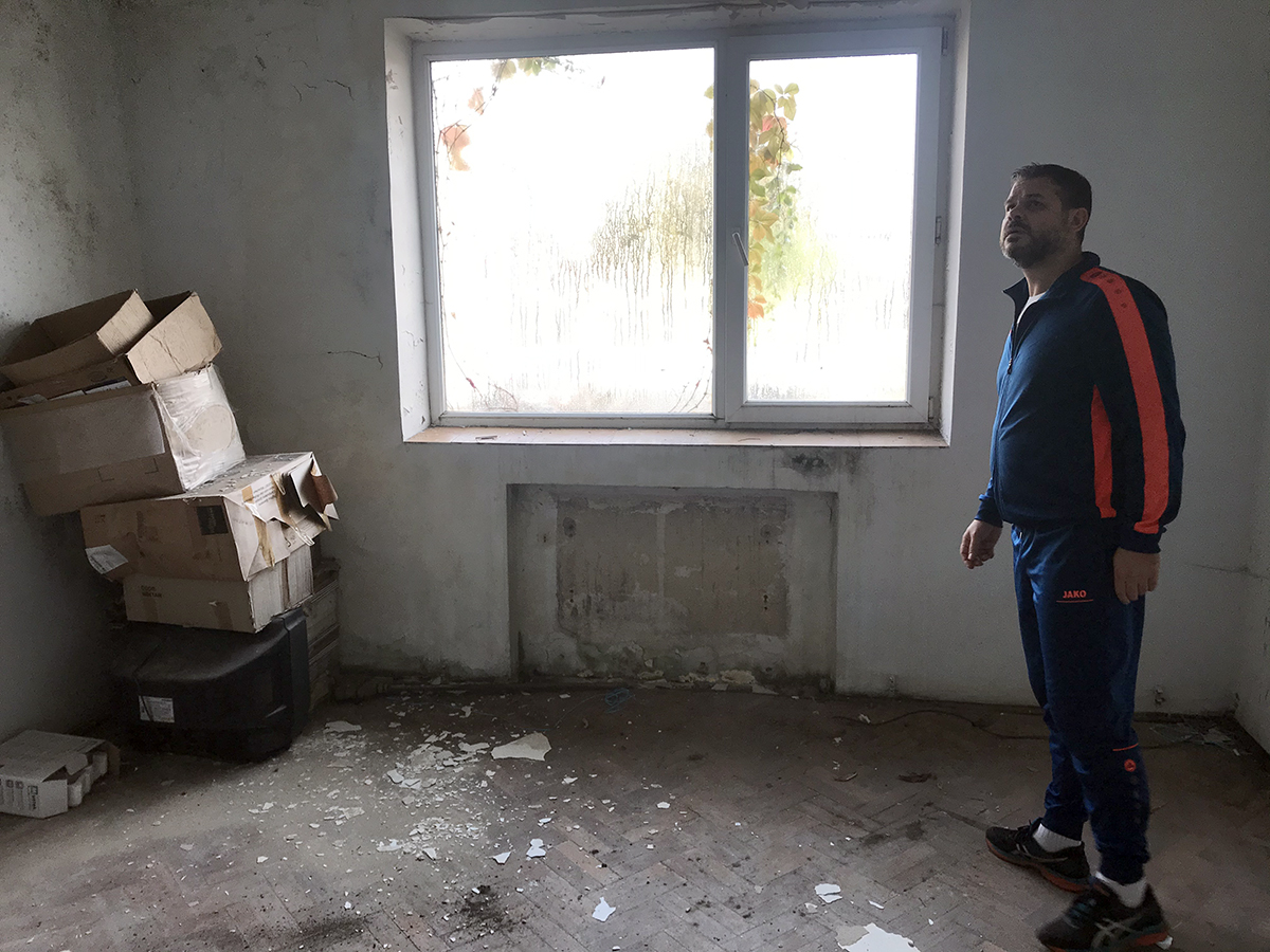 Cum îi umilesc Primăria și MTS pe sportivii de la CS Petrolul Ploiești, de unde au plecat multe campioane mondiale la gimnastică. Clubul a ajuns o groapă de gunoi: ”Dacă vine un cutremur, murim ca șoarecii”
