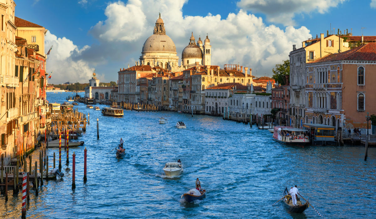 O greșeală banală i-ar fi putut aduce o amendă de 100 de euro unei turiste în cel mai popular oraș din Italia: cum a evitat femeia sancțiunea
