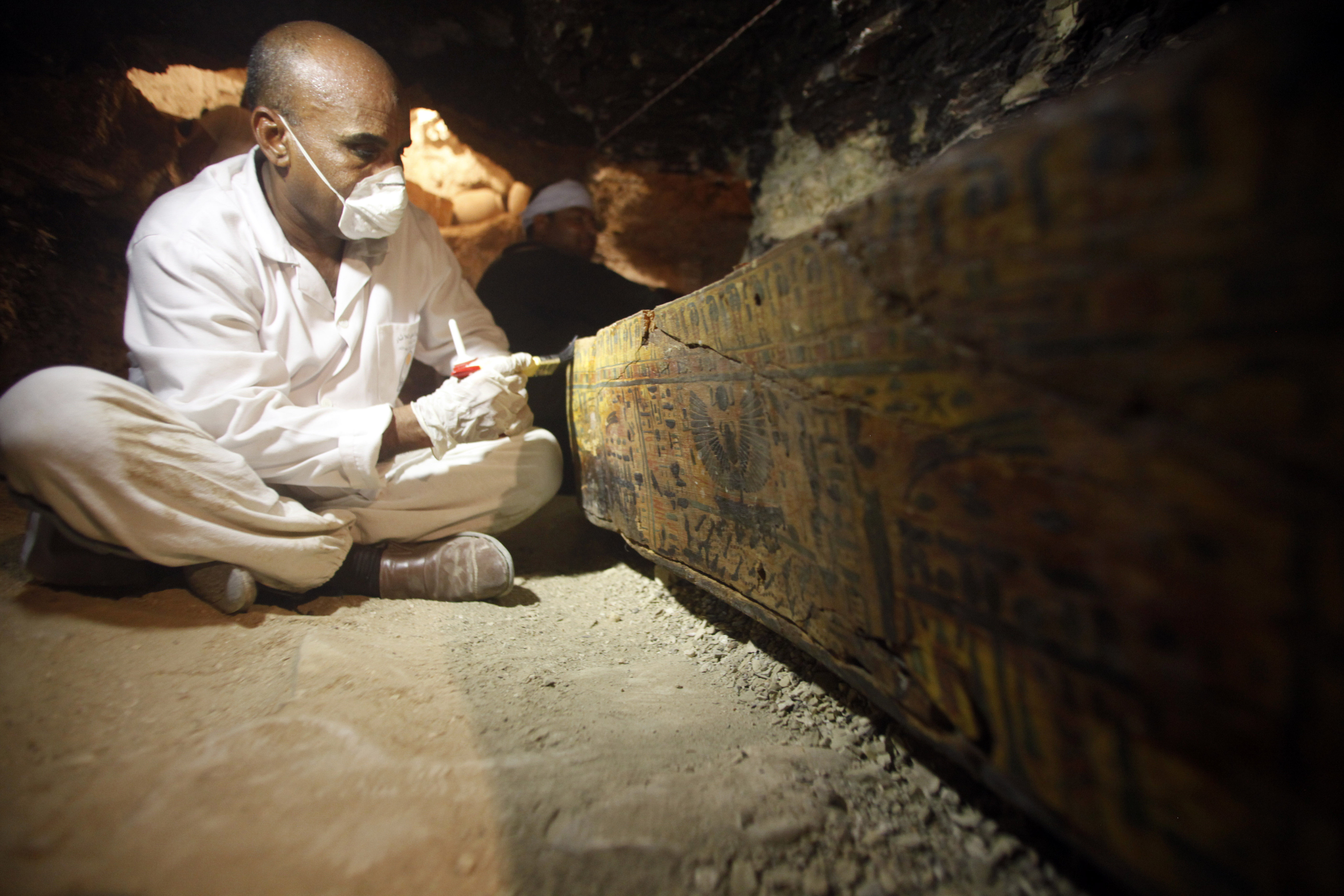 GALERIE FOTO| Noi mumii într-un mormânt descoperit în apropiere de Luxor în Egipt