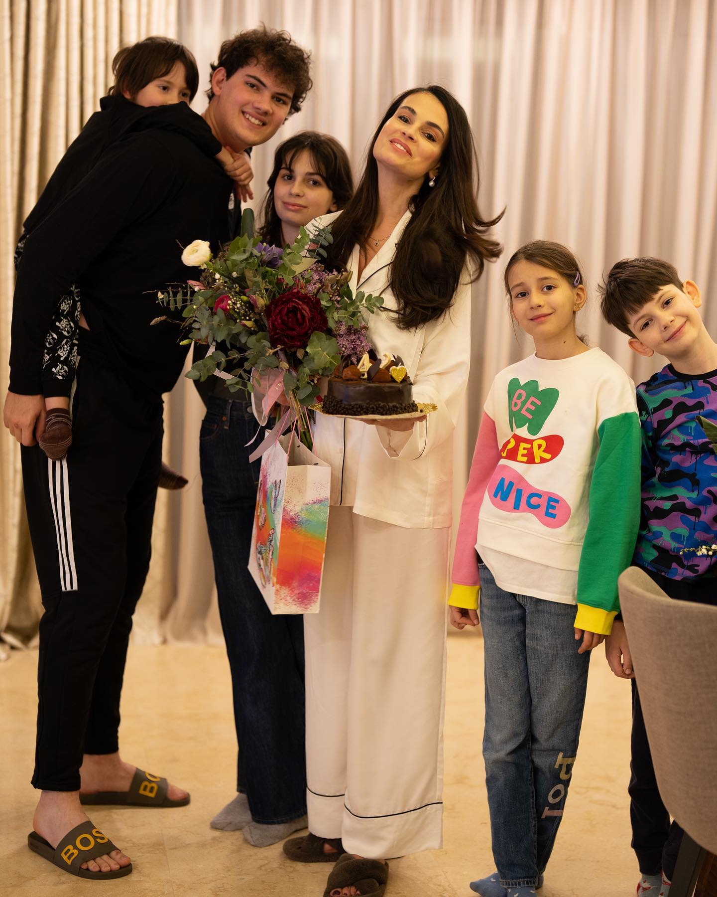 Anca Serea a împlinit astăzi 42 de ani. Ce surpriză i-a făcut soțul ei, Adrian Sînă. „Sper să ne bucurăm împreună de această zi”