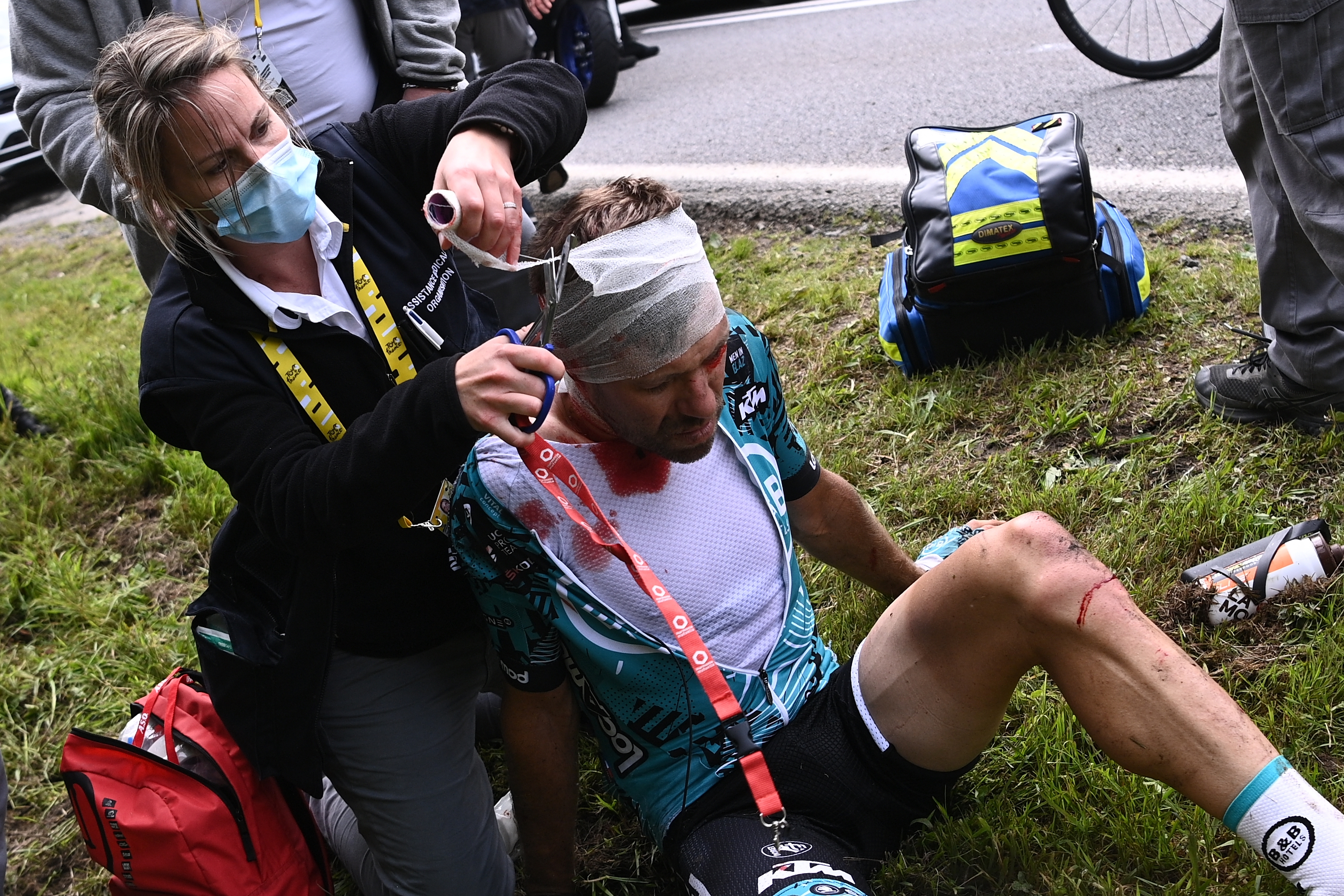 Turul Franței a debutat cu un accident în lanț în care au fost implicați zeci de cicliști