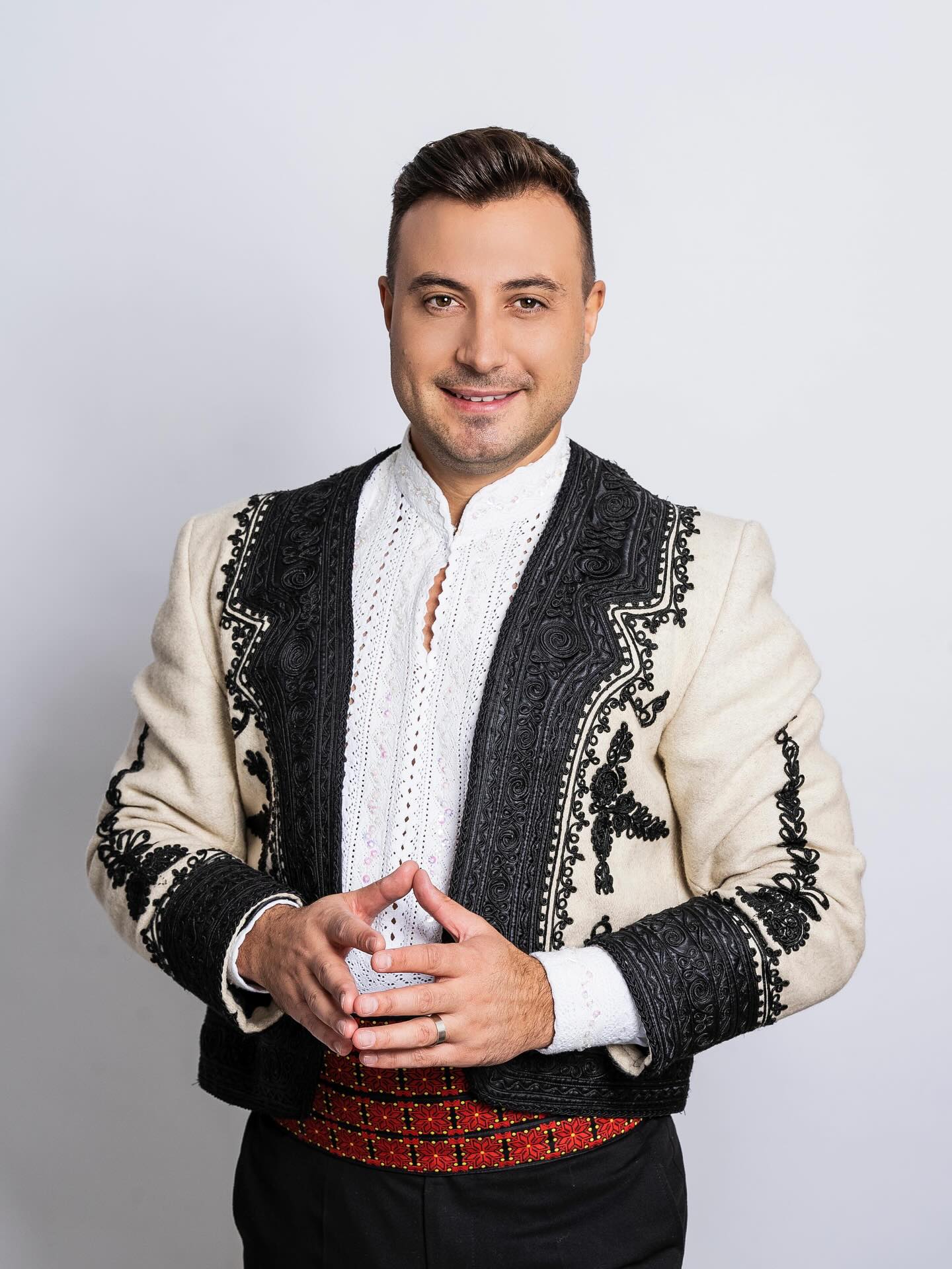 Imagini cu Valentin Sanfira și femeia cu care a înlocuit-o pe Codruța Filip. Au plecat împreună în vacanță și au crezut că nu-i vede nimeni