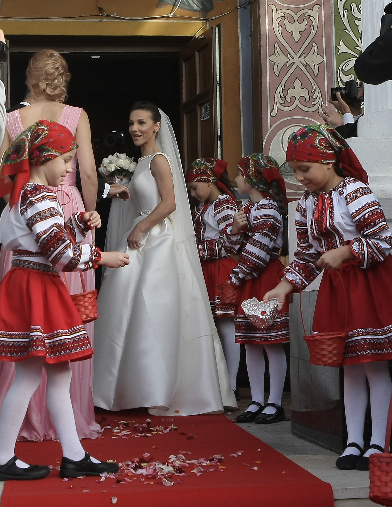 Andreea Răducan s-a măritat! Cum arată în rochia de mireasă și ce invitați de marcă are fosta gimnastă | GALERIE FOTO
