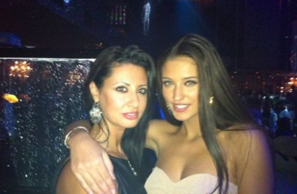 Antonia, mândră de mama sa. Denise Iacobescu a absolvit Facultatea de Psihologie la aproape 60 de ani