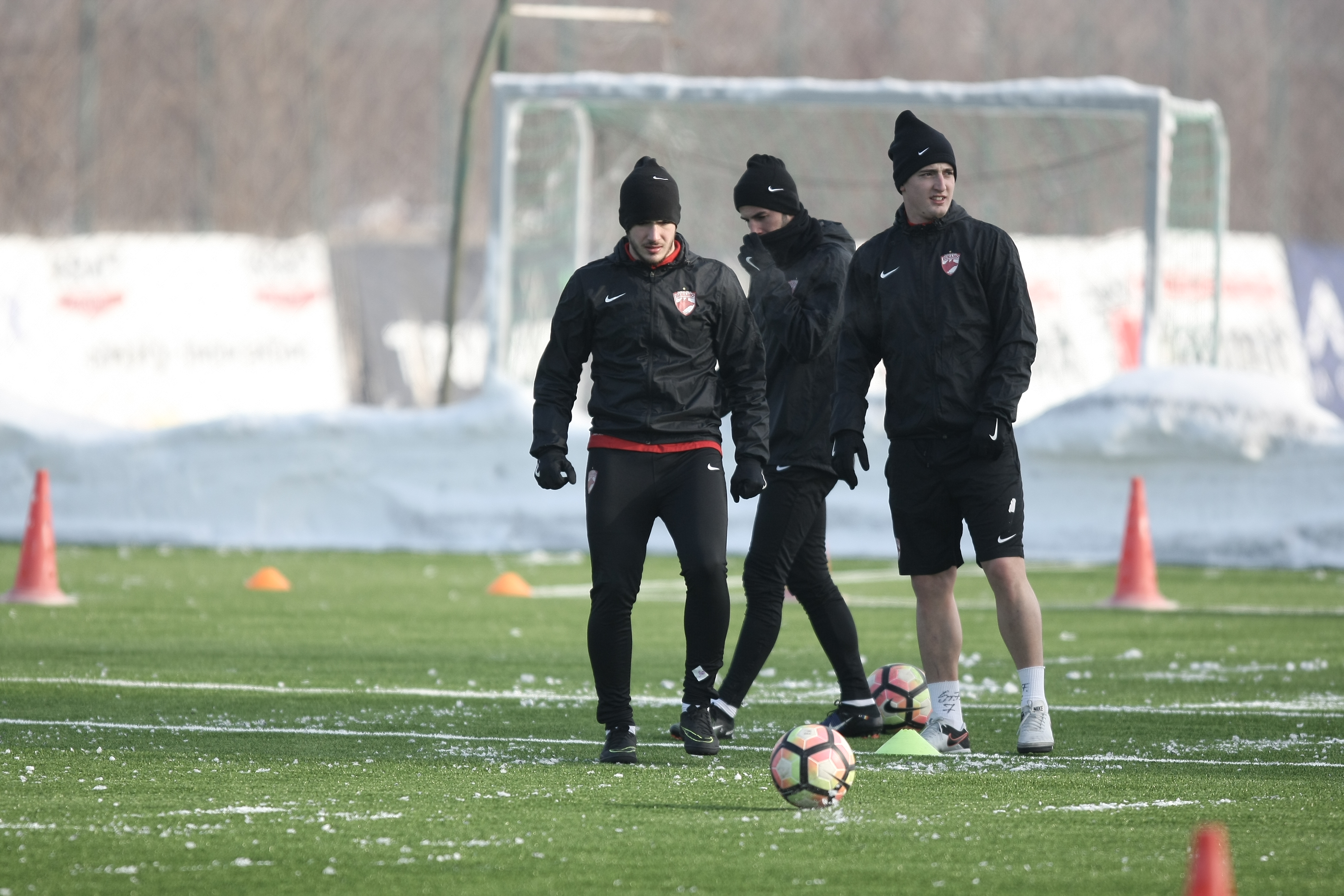Ioan Andone a condus un antrenament la -14 grade Celsius. Portarul Cobrea s-a transferat la FC Botoșani | GALERIE FOTO & VIDEO
