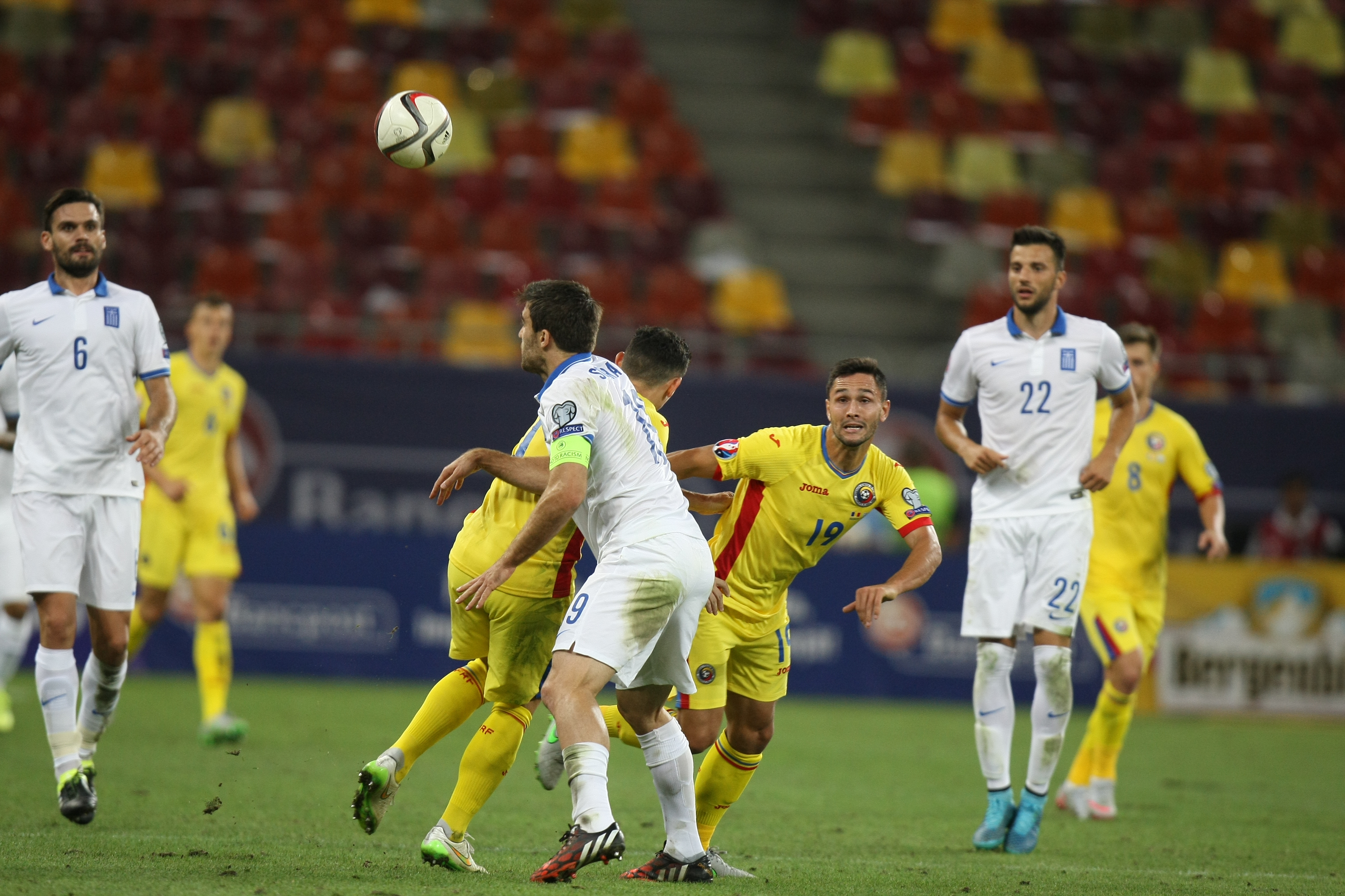 Apărare beton, atac de carton! Naționala României gâfâie în drum spre Euro 2016. Avem cea mai bună defensivă din istorie, dar suntem în pragul cele mai mari crize ofensive din ultimii 67 de ani