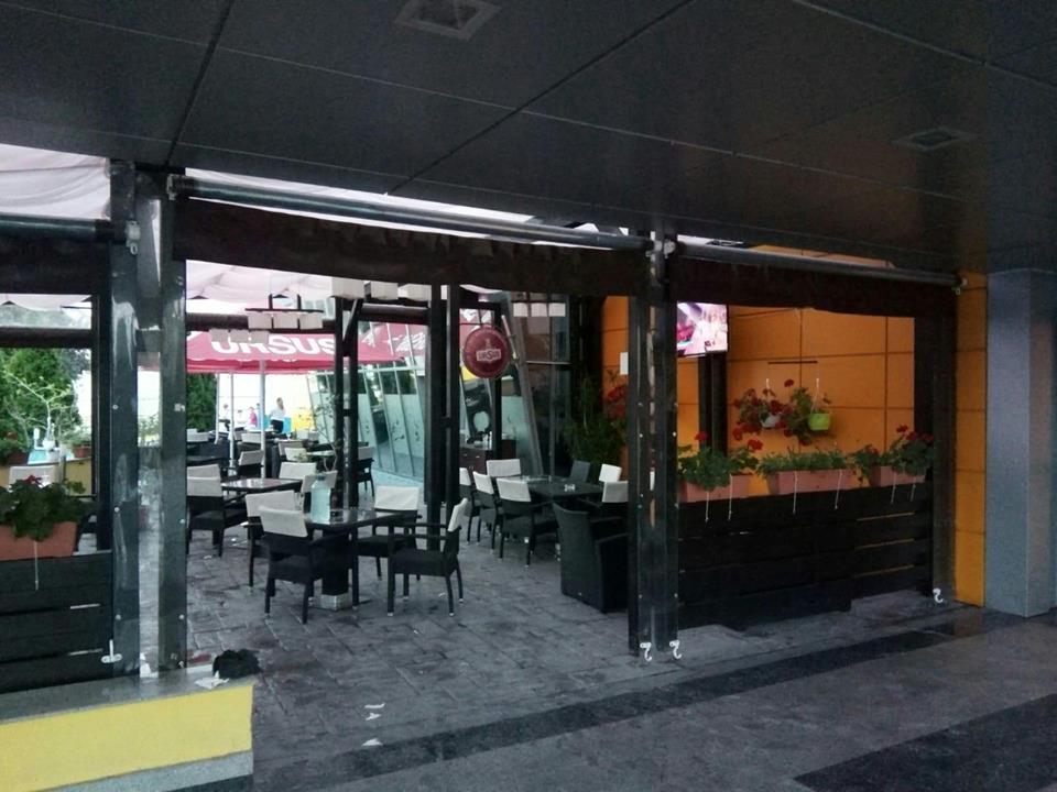 Tavan prăbușit într-un centru comercial din Vaslui. Trei persoane, printre care un copil de un an, rănite