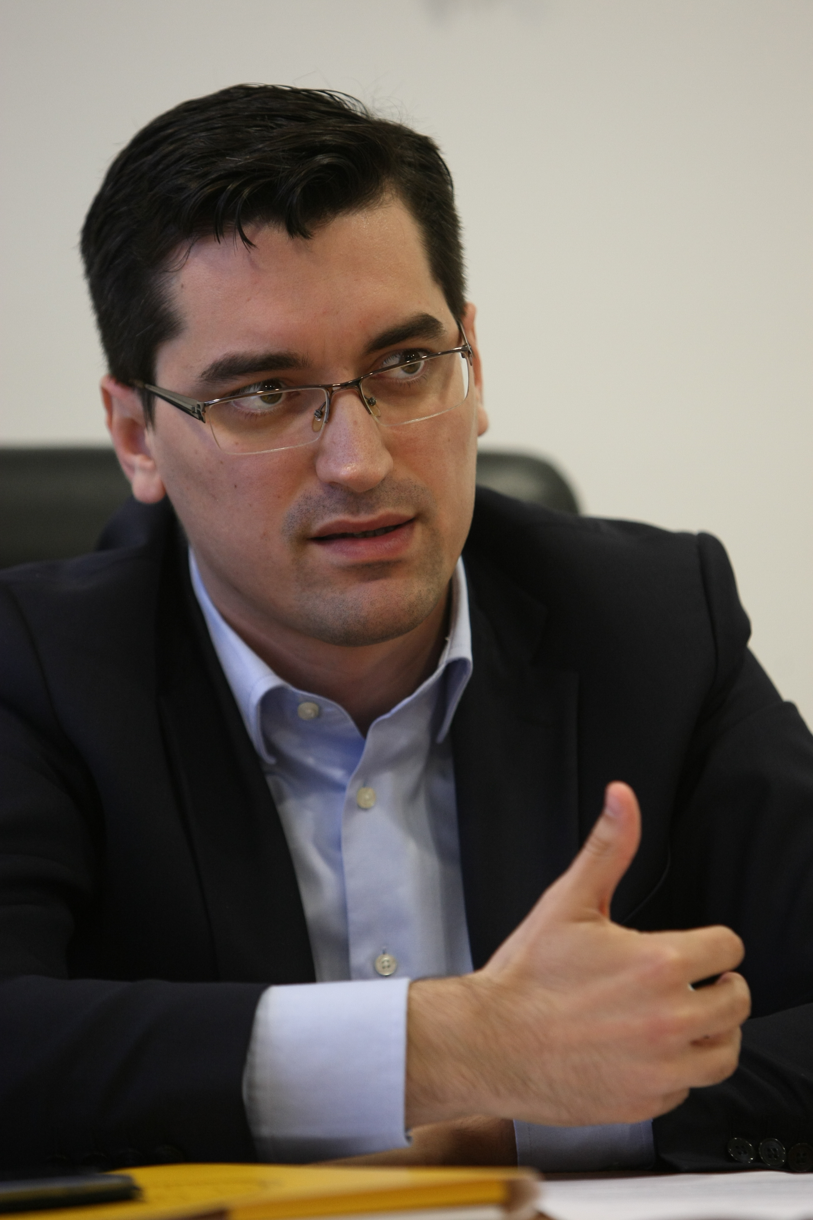 Iordănescu și-a asigurat buncărul de la Euro 2016: ”Nici măcar dronele nu vor zbura deasupra hotelului”. Burleanu: ”E inadmisibil ca o echipă din play-out să joace în Europa”. Ce face FRF cu insolvenții. Modelul sârb