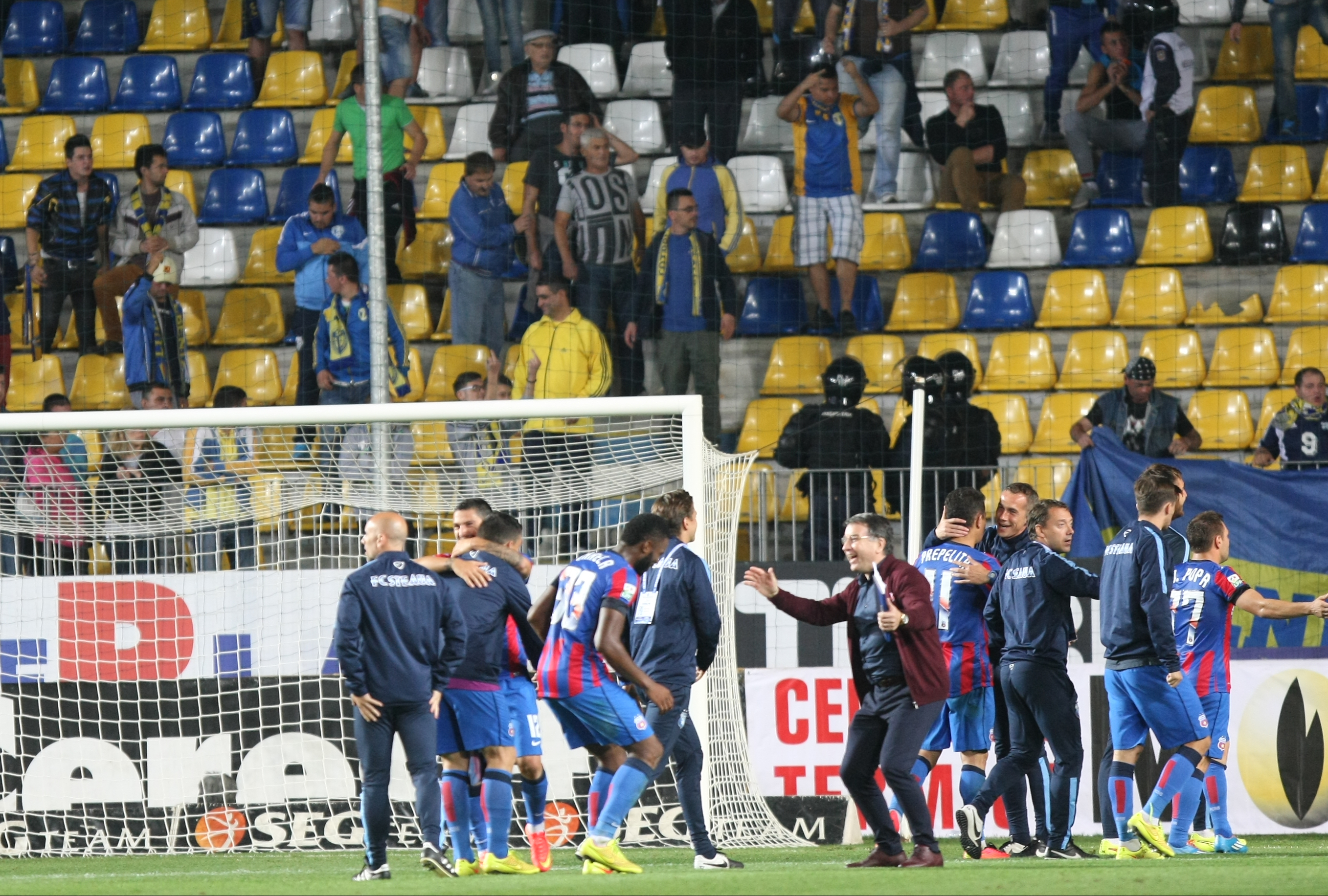 FOTO&VIDEO / Petrolul - Steaua 2-3. Meci senzaţional pe ”Ilie Oană”