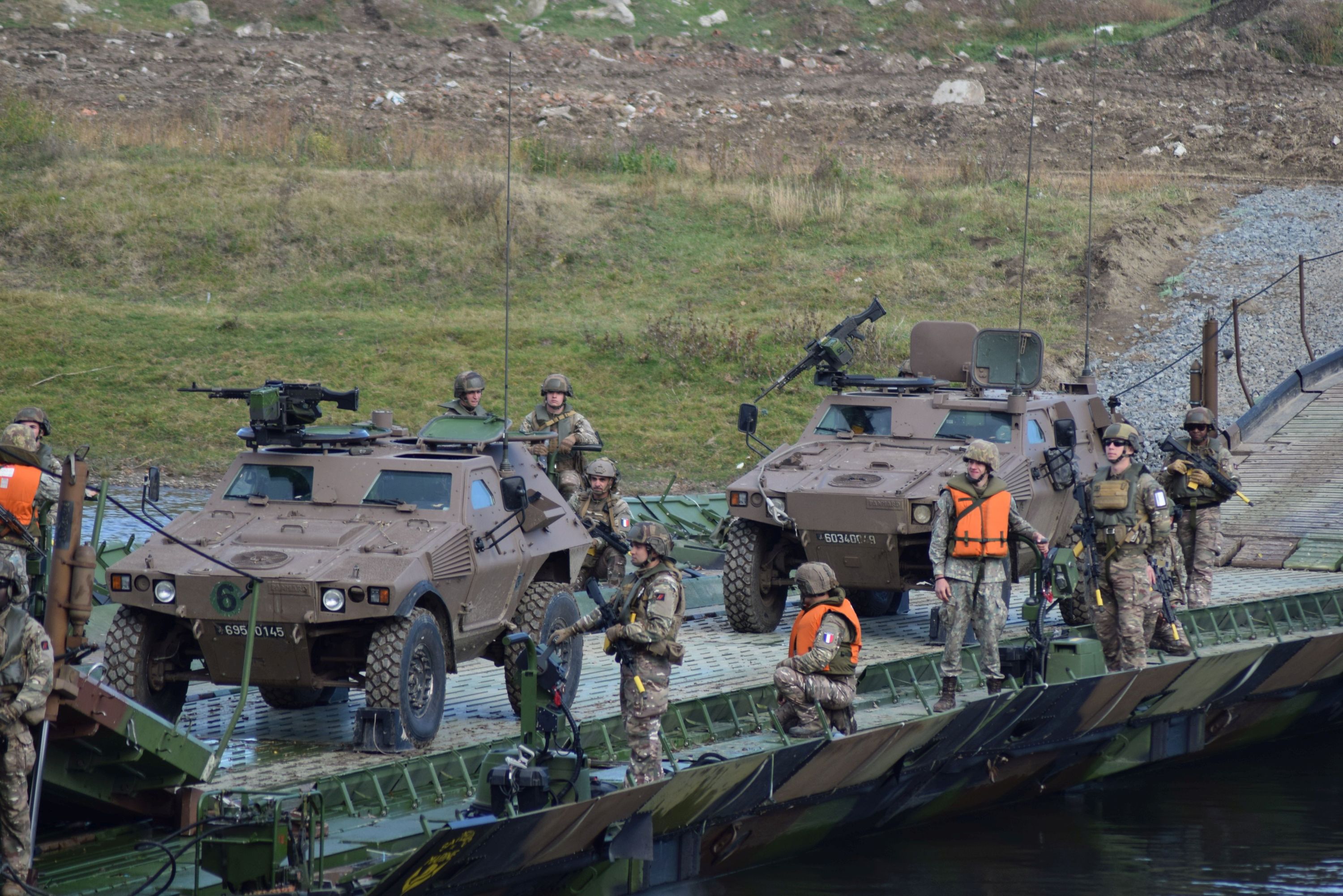 Cât de repede traversează un râu forțele NATO. Exercițiu cu mii de soldați în România: „Rezultă un eșec dacă lipsește ceva. Rușii au aflat-o în 2022, a fost un masacru”