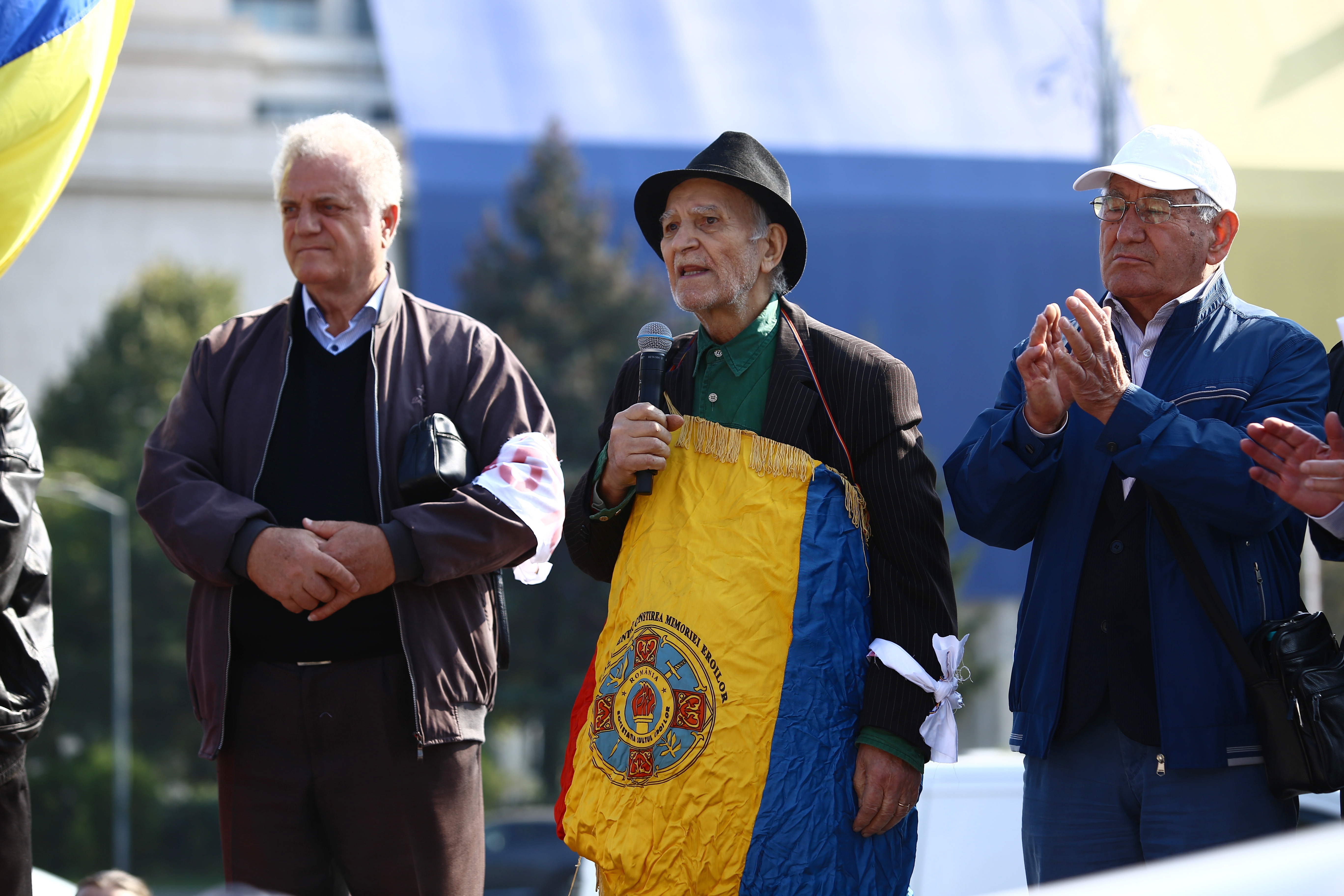 Pensionarii protestează în fața Guvernului, din cauza legii pensiilor