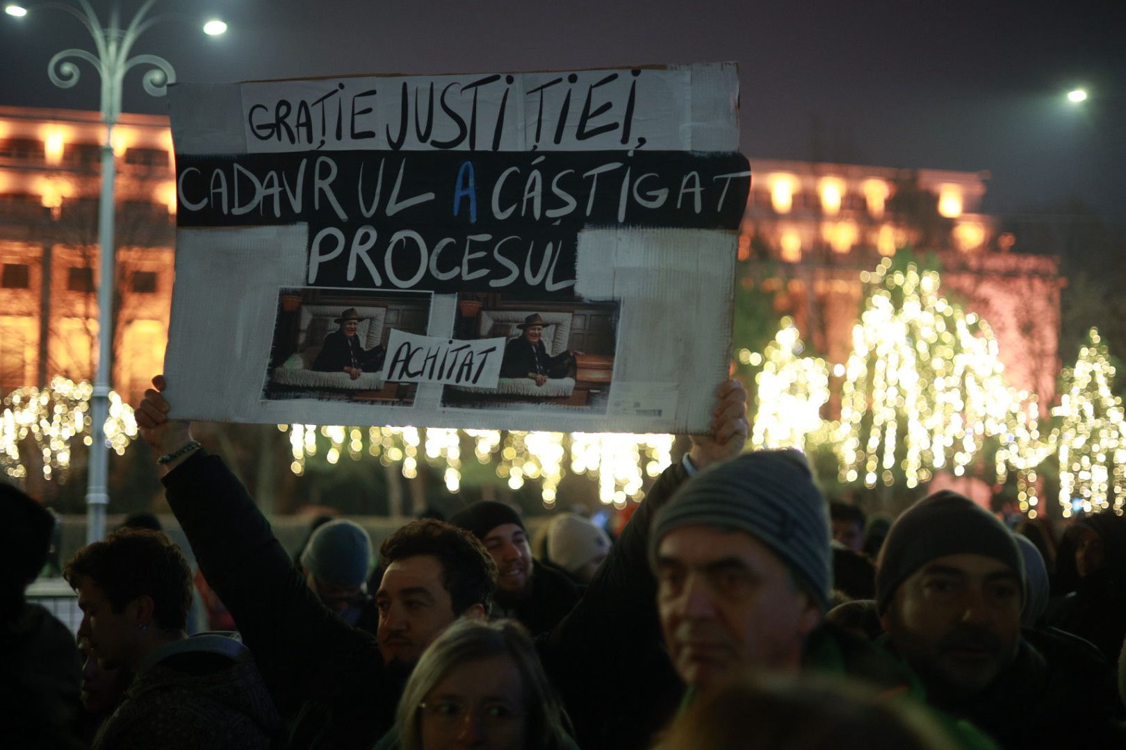 Marș pentru justiție în București: „Ați îngropat dosare / vă vrem la închisoare”/ Băsescu: MCV-ul ar putea fi reactivat