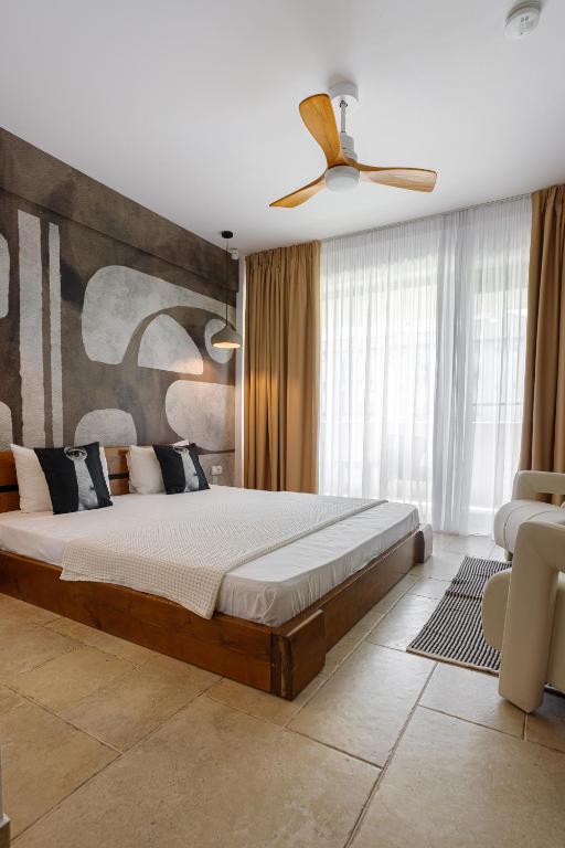 Cât costă să petreci minivacanța de 1 Mai în hotelurile vedetelor de pe litoralul românesc. Prețuri pentru toate buzunarele