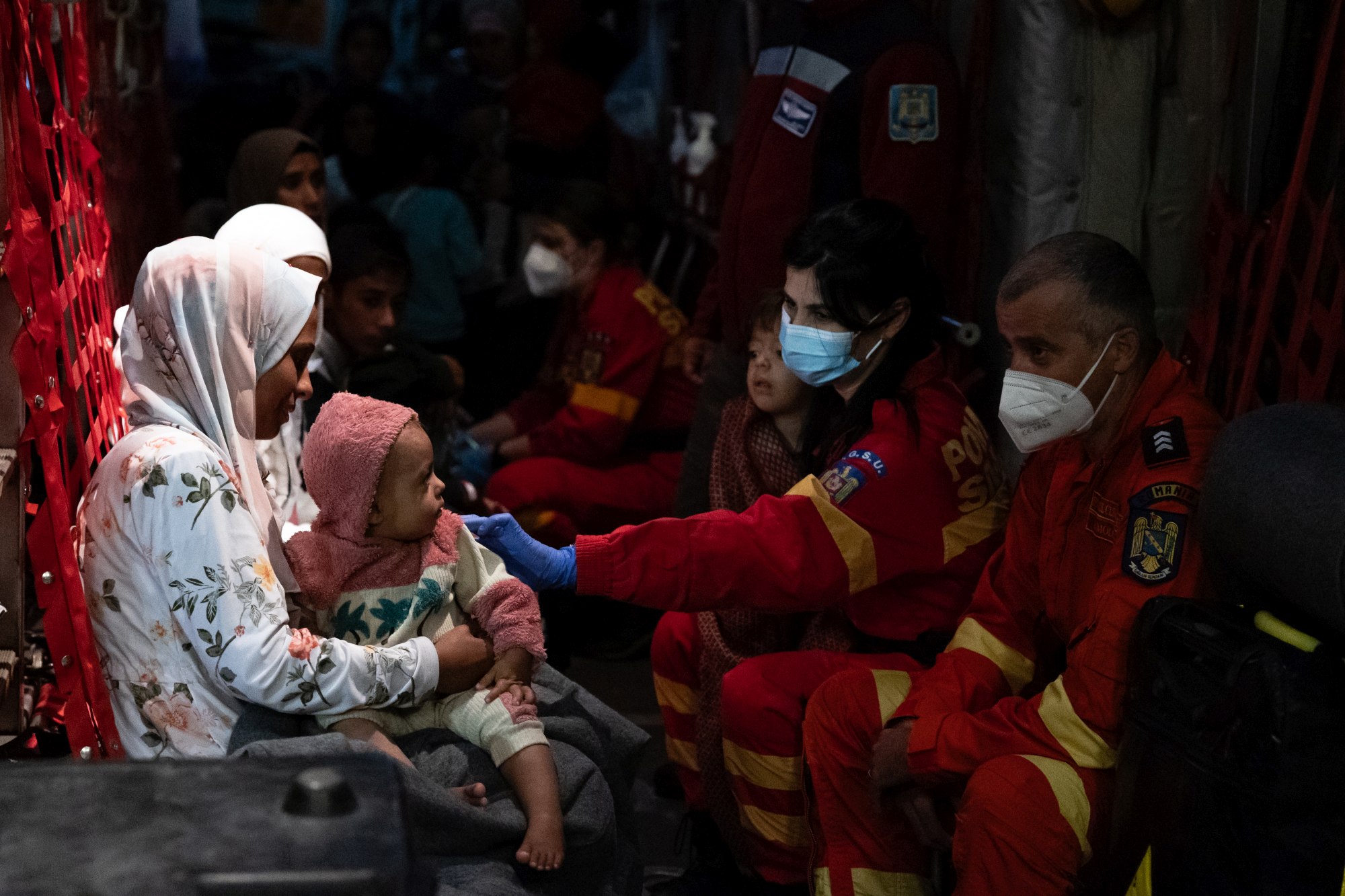 Spitalele din România vor trata copii răniți în războiul din Fâșia Gaza. Primii opt au ajuns la București
