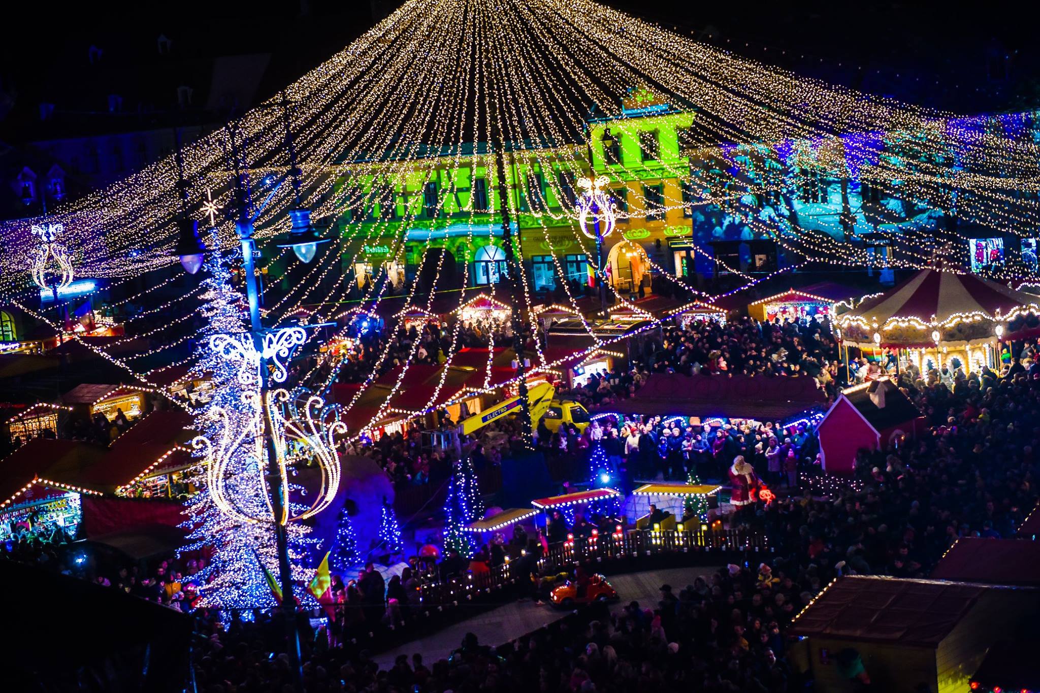 GALERIE FOTO| S-a deschis târgul de Crăciun de la Sibiu. Ediția din 2018 este dedicată Centenarului