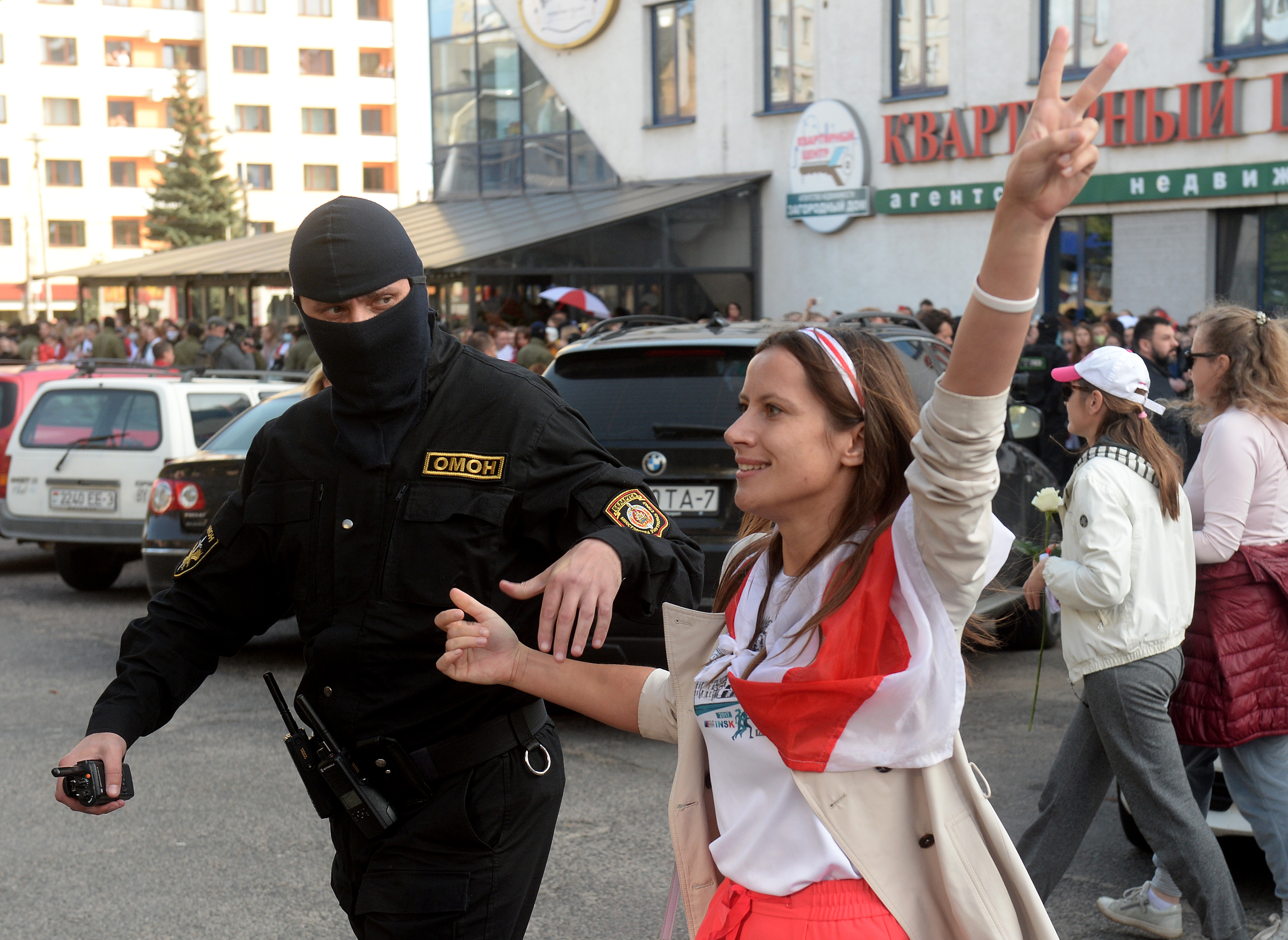 Sute de femei au fost reținute în Belarus, printre care și bunica de 73 de ani, devenită simbol al manifestațiilor din Belarus