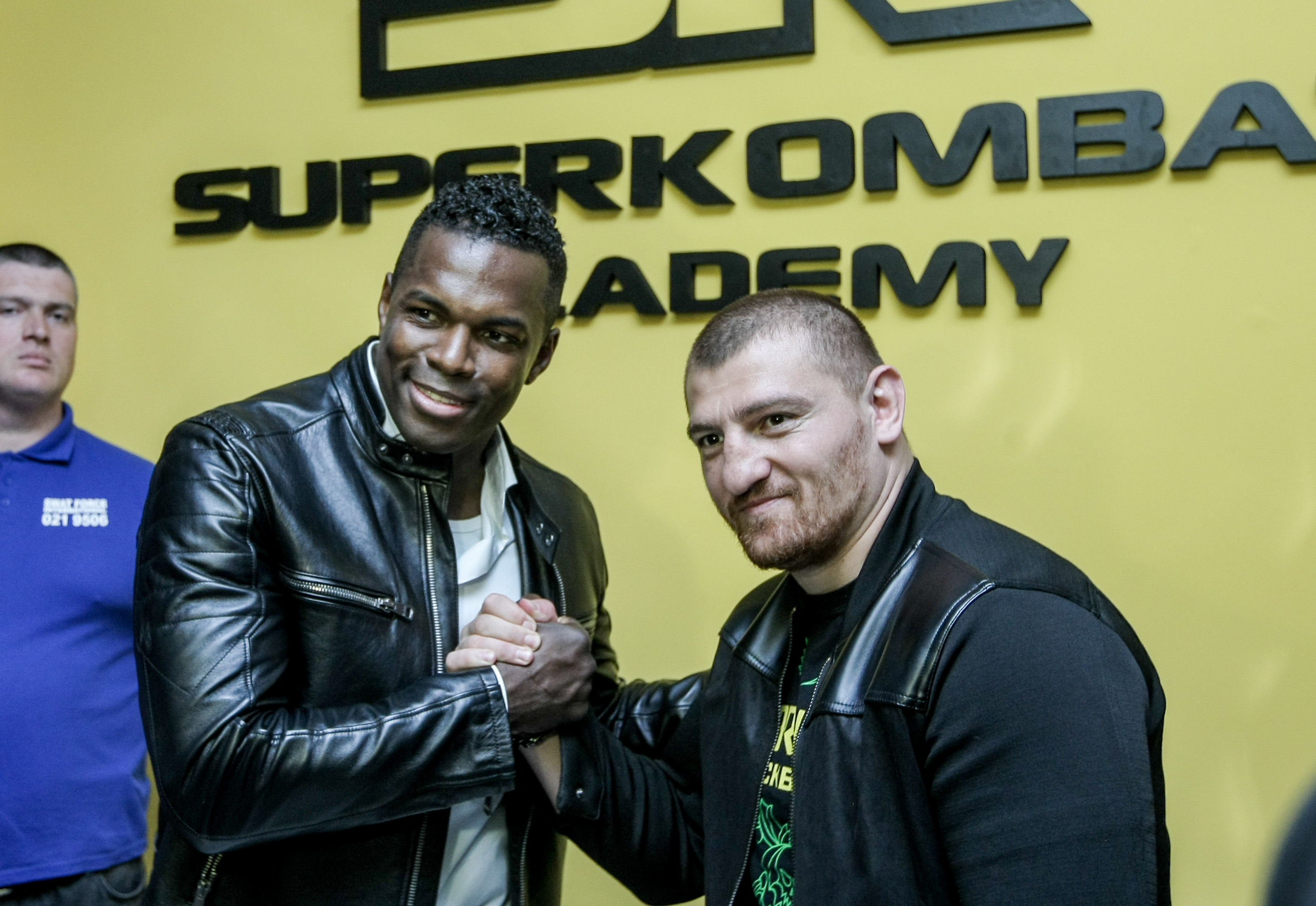 SUPERKOMBAT BUCUREȘTI: Luptătorii au dat proba cântarului în noua Academie Superkombat, lansată în prezența lui Remy Bonjasky | GALERIE FOTO