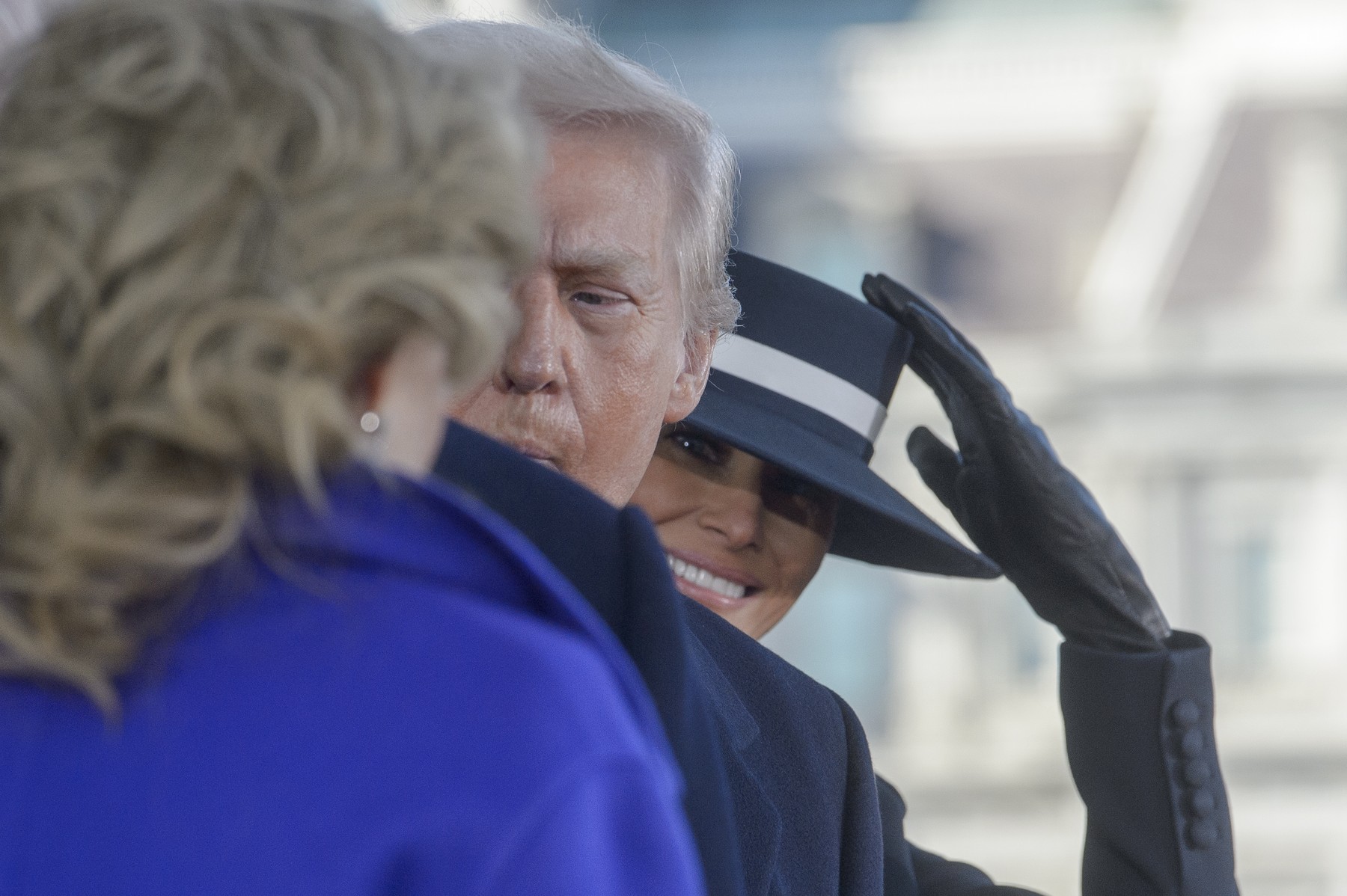 Melania, lecție de stil și eleganță în ziua învestirii lui Donald Trump. Semnificația pălăriei pe care a purtat-o prima-doamnă