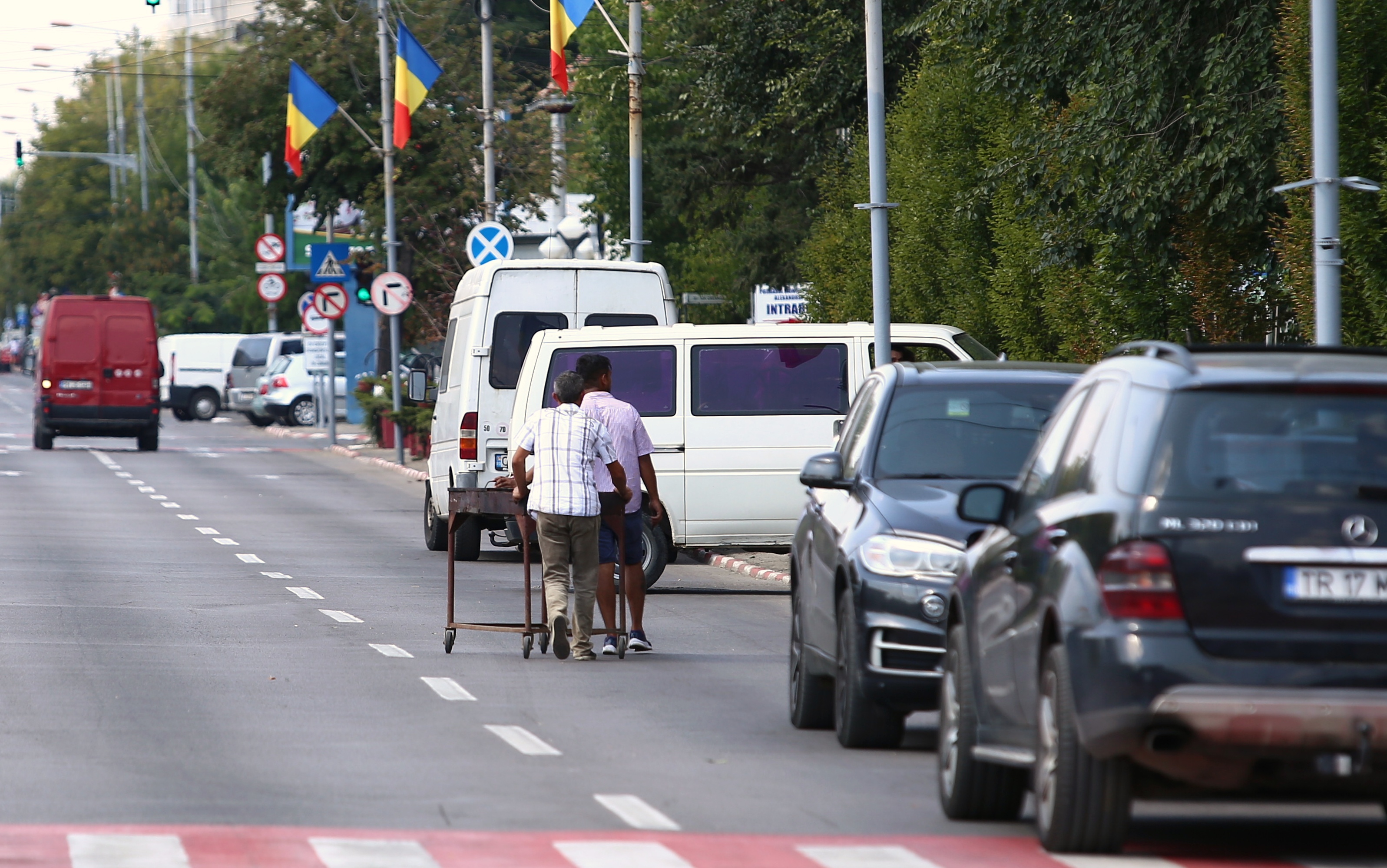 Zilele Alexandriei – "bâlci" sătesc cu mici, bere și produse contrafăcute - VIDEO&FOTO