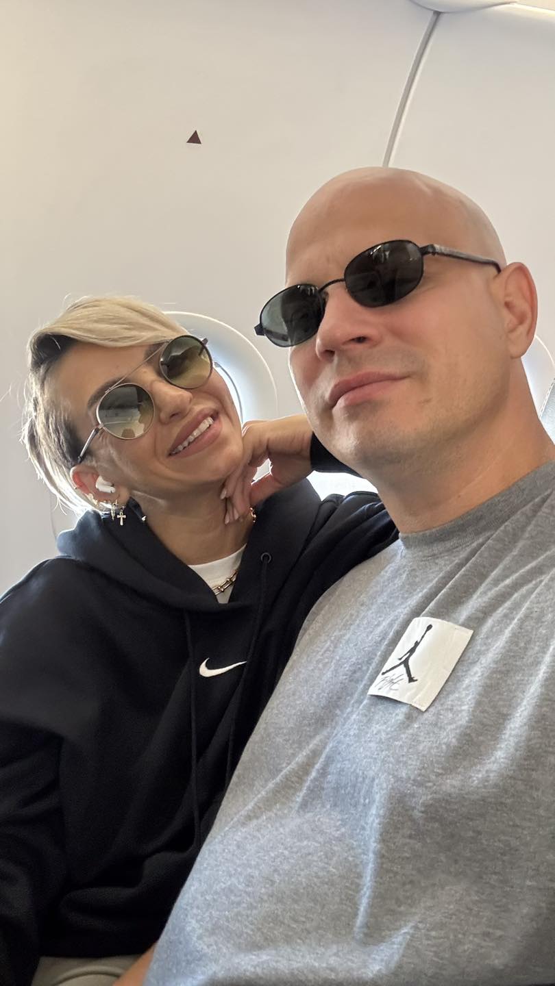 Imagini din casa în care locuiesc Giulia Anghelescu și Vlad Huidu. Au renovat-o de Crăciun: „Am schimbat parchetul în living, am schimbat o baie”