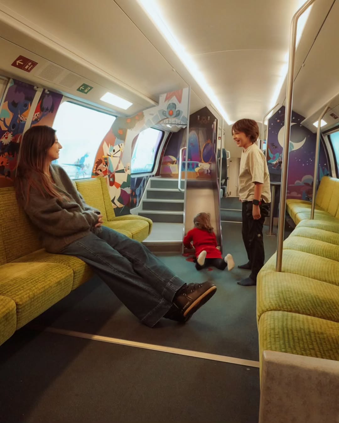 Dana Rogoz, vacanță de neuitat. Cum arată hotelul din Copenhaga în care s-a cazat cu familia: „Seamănă cu o cușetă de tren”