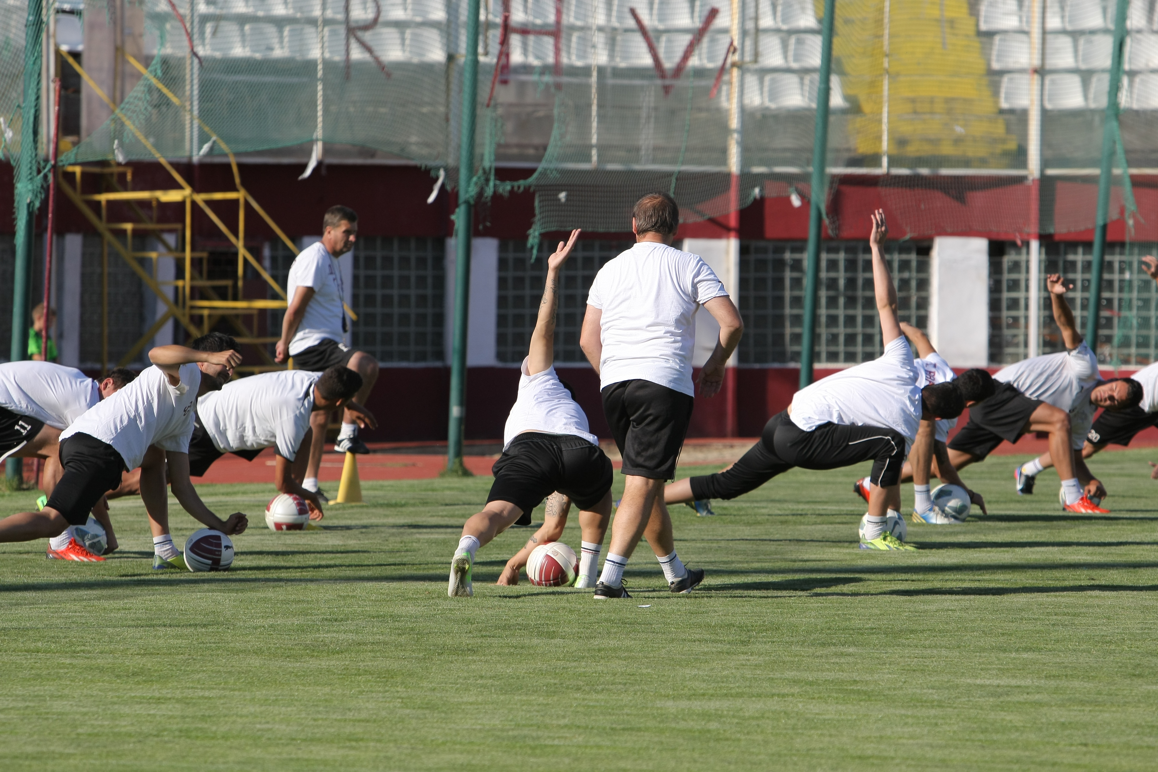 FOTO/ S-au reunit giuleștenii: portarul Mircea Bornescu a revenit la Rapid!