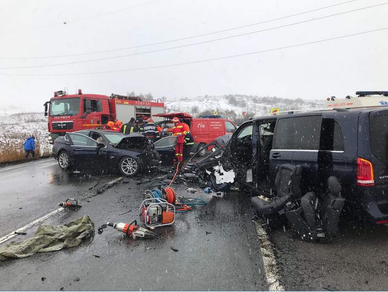 FOTO/ Grav accident rutier pe DN 1! O persoană a murit și alte 4 sunt rănite. Un copil este printre victime!