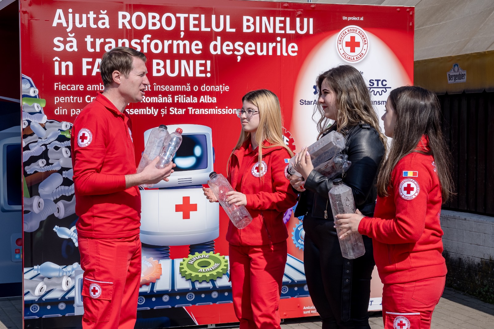 „Roboțelul binelui” transformă fiecare PET colectat într-un euro. Sumele strânse vor merge către proiecte sociale susținute de Crucea Roșie