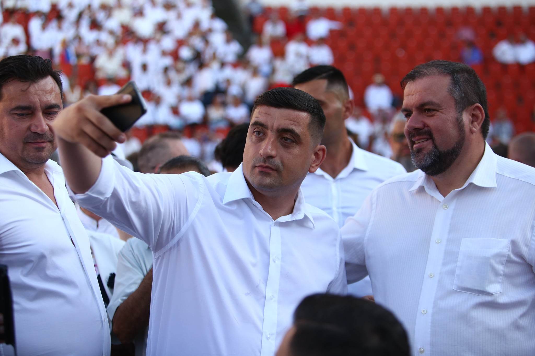 AUR și-a lansat candidații la europarlamentare în fața a mii de susținători. Simion: Dacă Viktor Orban își face temele, s-ar putea să-l vrem în proiectul nostru european