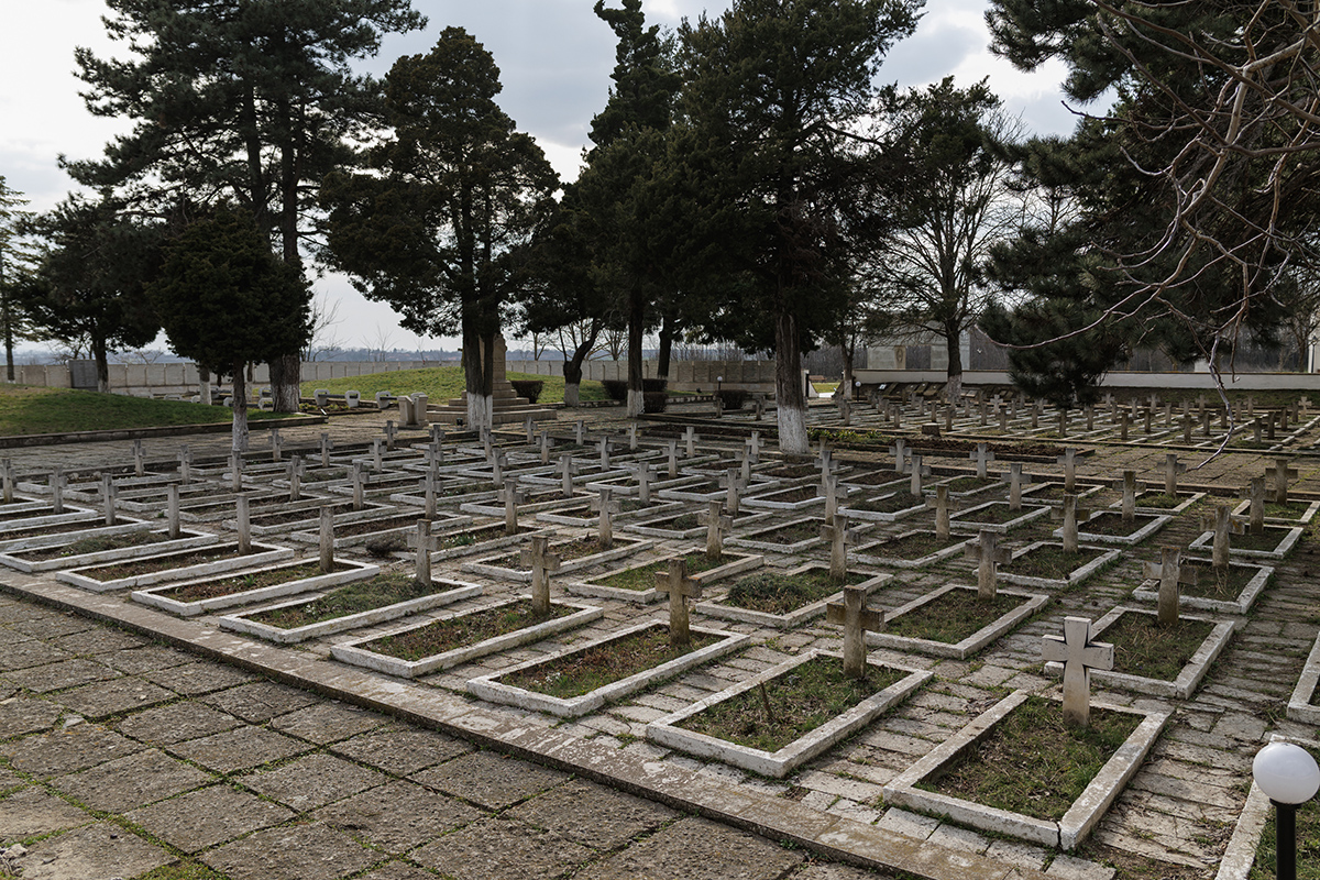 Ce rămâne după războaie: nimeni nu-i mai strigă pe nume pe miile de români din gropile comune de la Turtucaia FOTOREPORTAJ