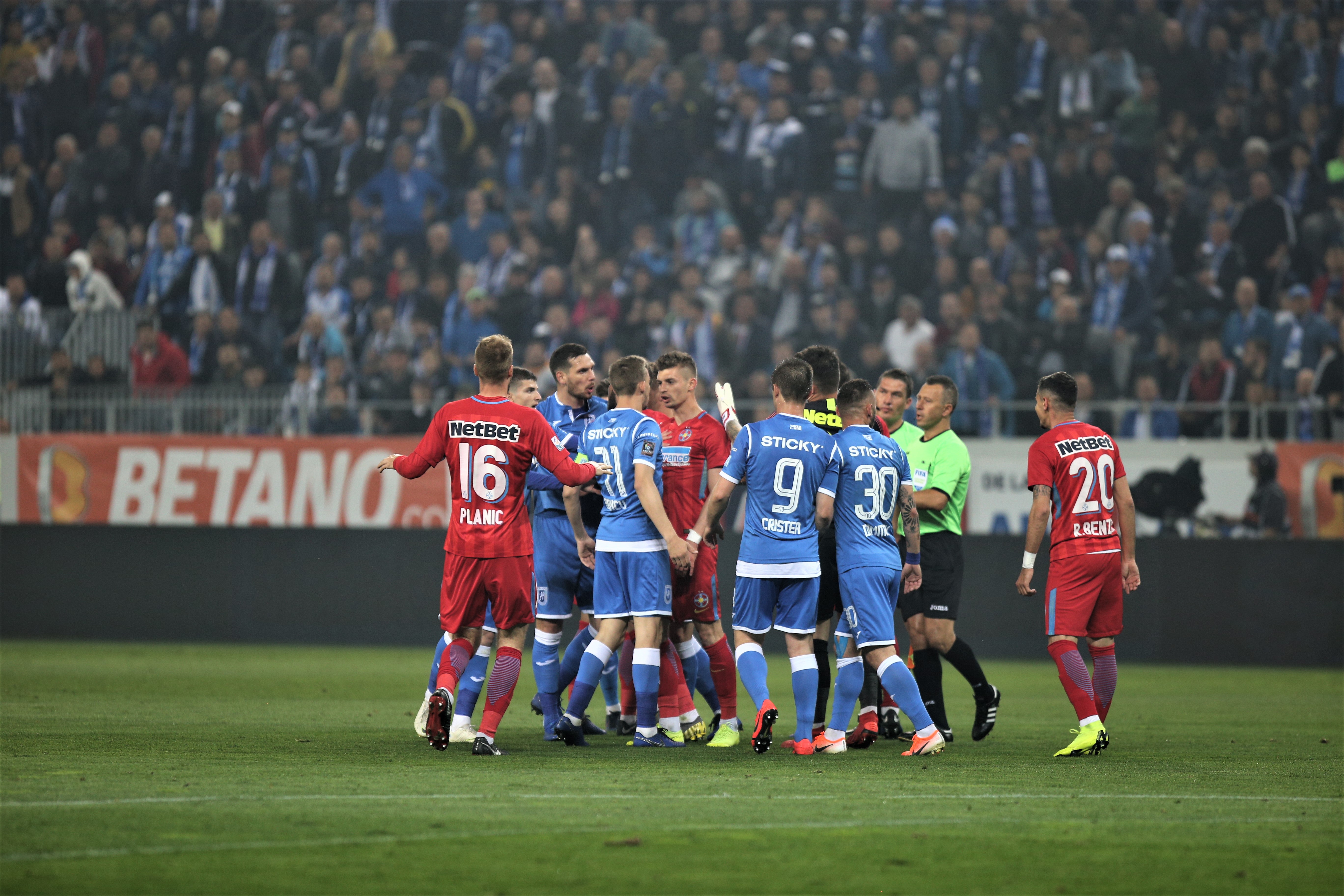 VIDEO | CSU Craiova - FCSB 0-2. Oltenii n-au ”ucis” campionatul! Incidente pe tunel