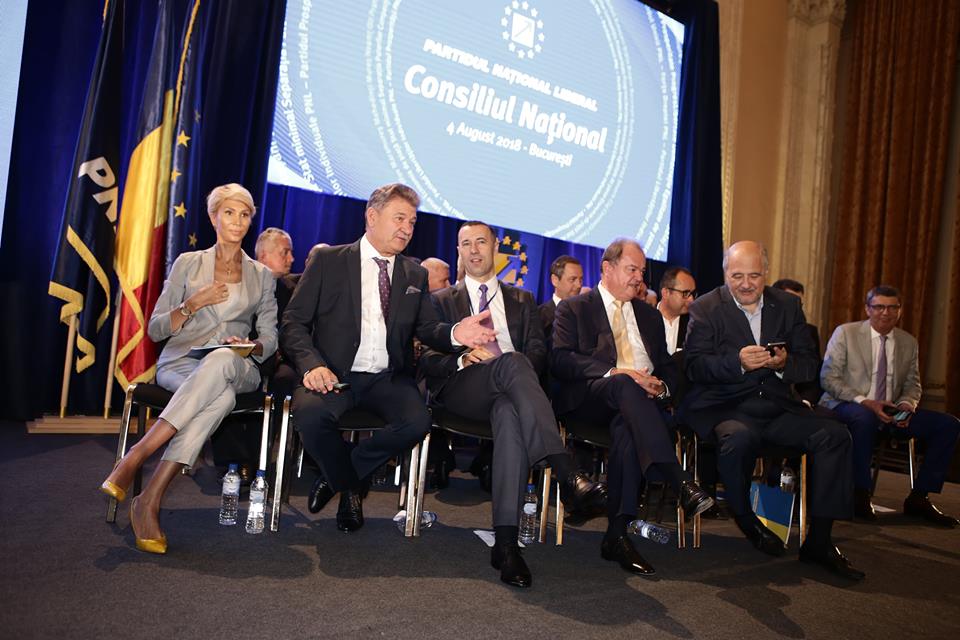 GALERIE FOTO/ Consiliul Național al PNL se reunește la Parlament. Președintele Klaus Iohannis a ținut un discurs în fața liberalilor