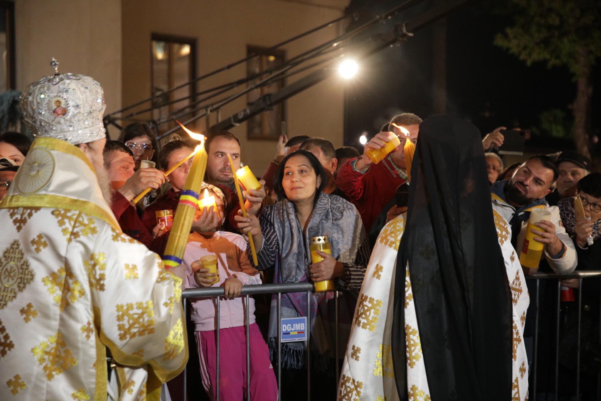 Hristos a înviat! Imagini de la liturghia de Înviere de la Patriarhia Română, oficiată de Preafericitul Daniel