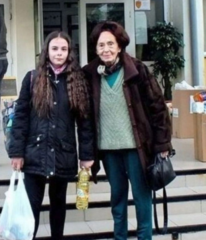 Ce note are Eliza Iliescu la facultate. Mama Adriana: „Ea pregătește referate, proiecte și tot așa. Învață!”