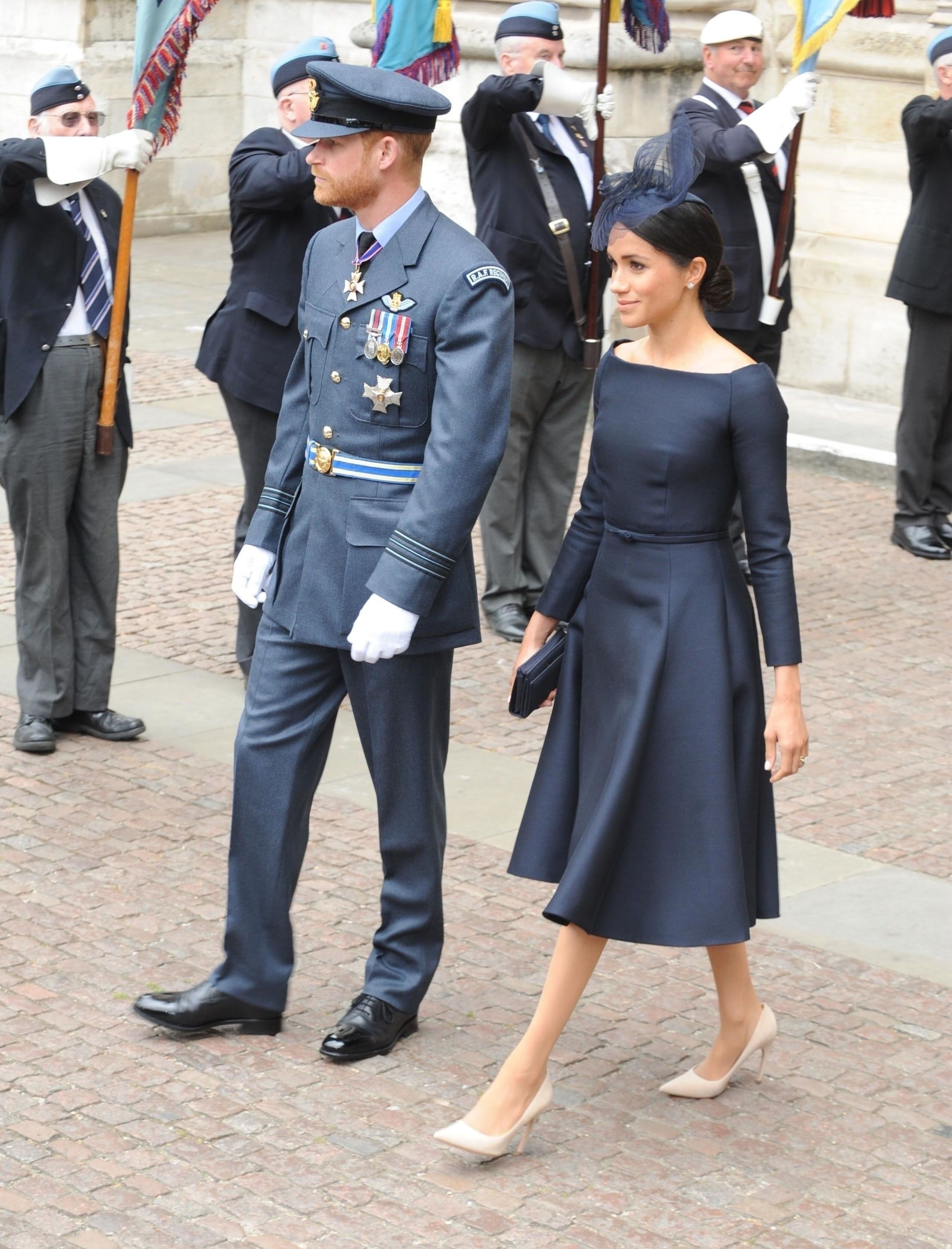 FOTO | Meghan Markle, primul turneu regal alături de prințul Harry. A purtat cinci ținute pe parcursul a 24 de ore