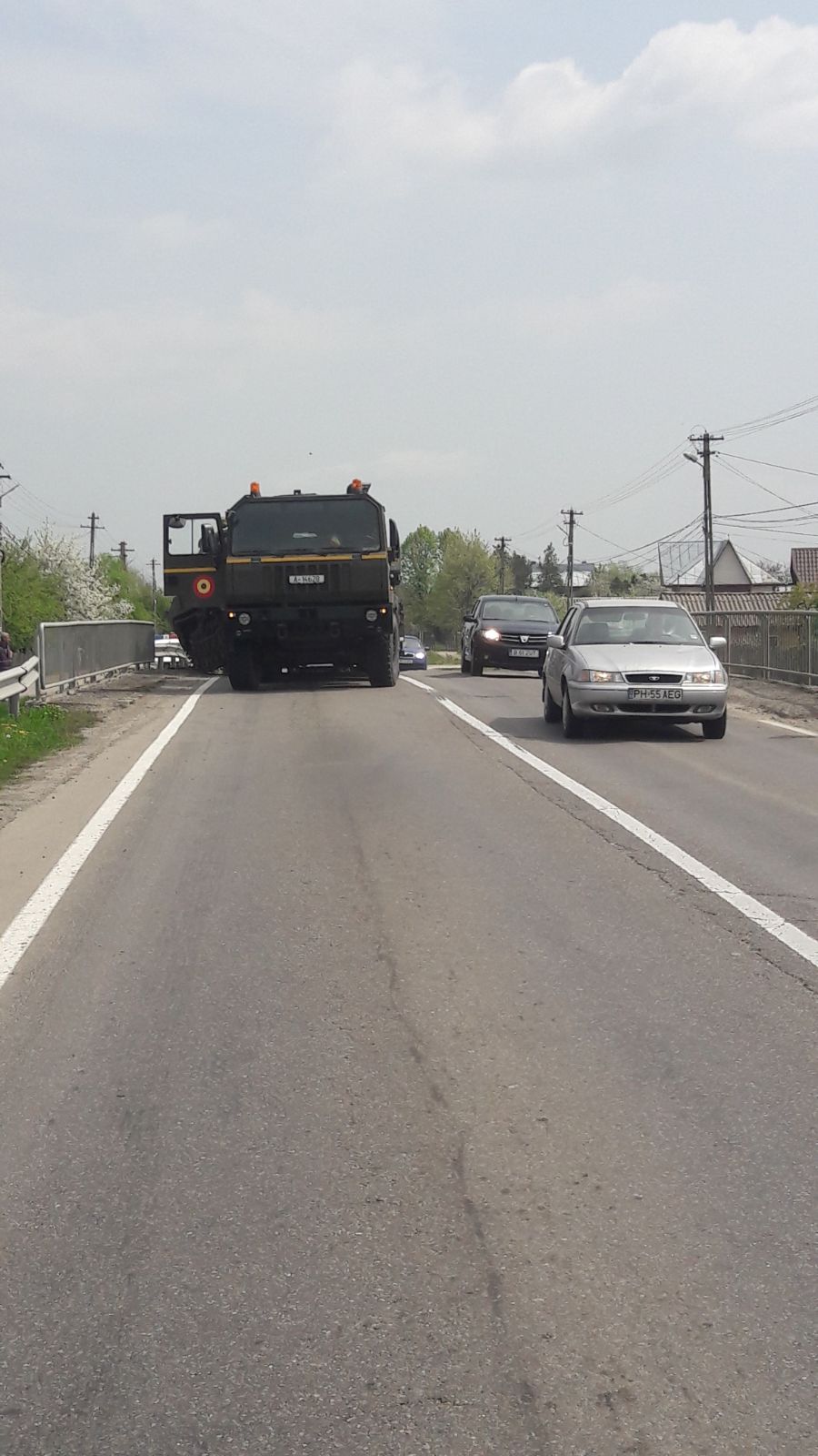 Un tanc s-a răsturnat pe şosea în Prahova! Circulaţia a fost blocată pe un sens