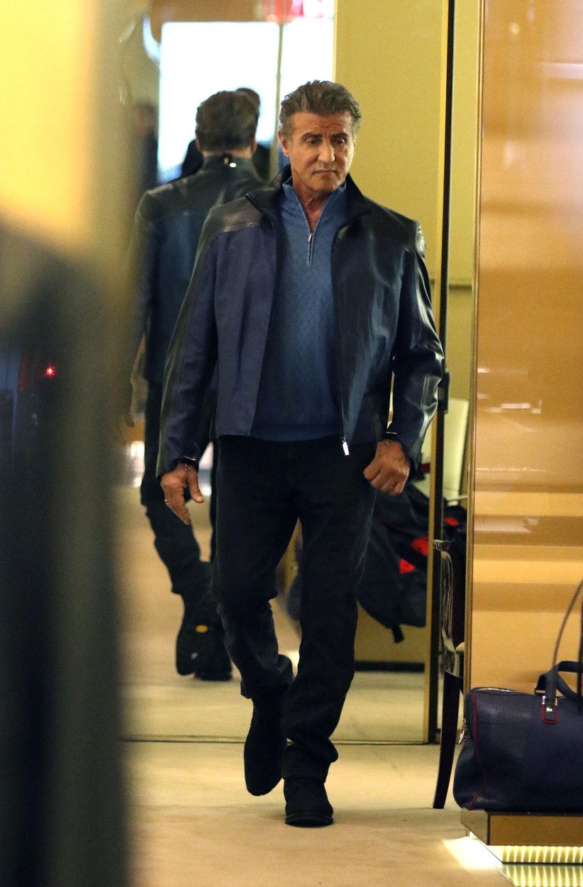 Sylvester Stallone s-a dezbrăcat într-un magazin de haine din New York. Cum arată actorul la 73 de ani