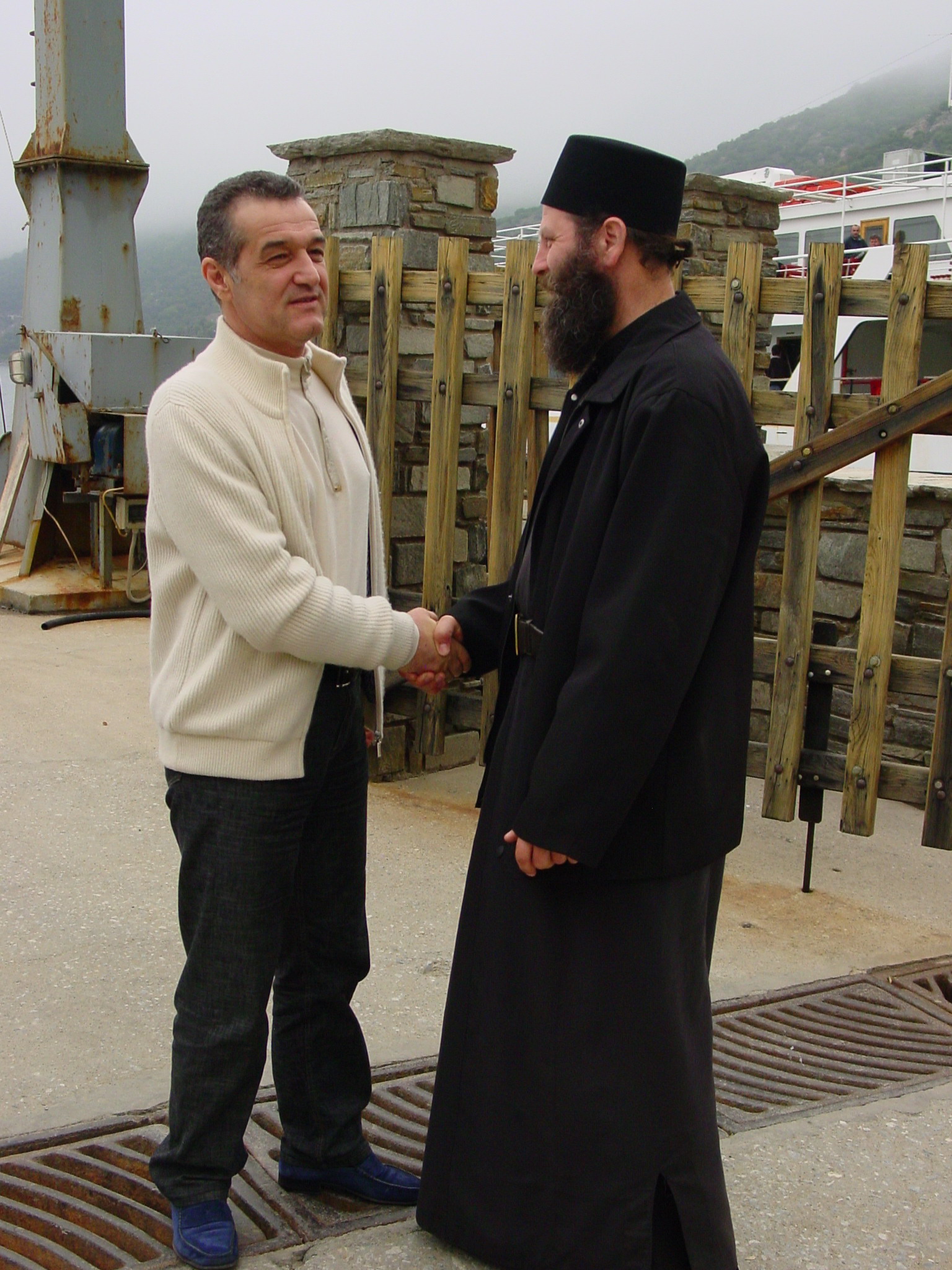 GALERIE FOTO / Cu pozele acestea îşi va ilustra Gigi Becali trilogia. Imagini unice