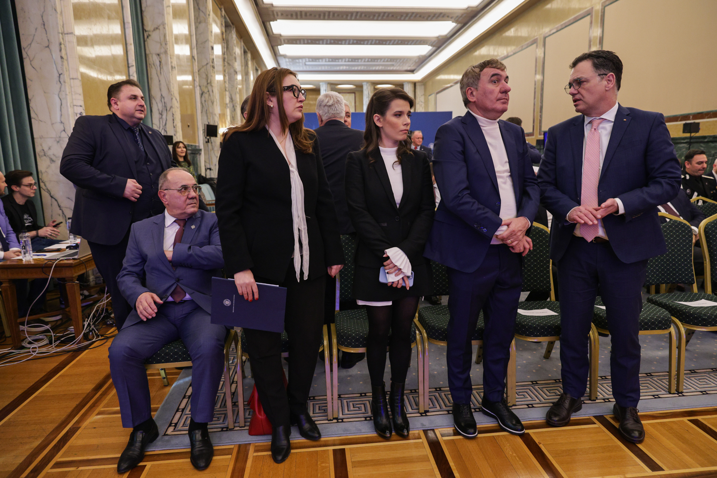 Românii pot călători în SUA fără vize din 31 martie. Decizia, oficializată de Marcel Ciolacu, ambasadoarea SUA și Hagi: „Un moment istoric”