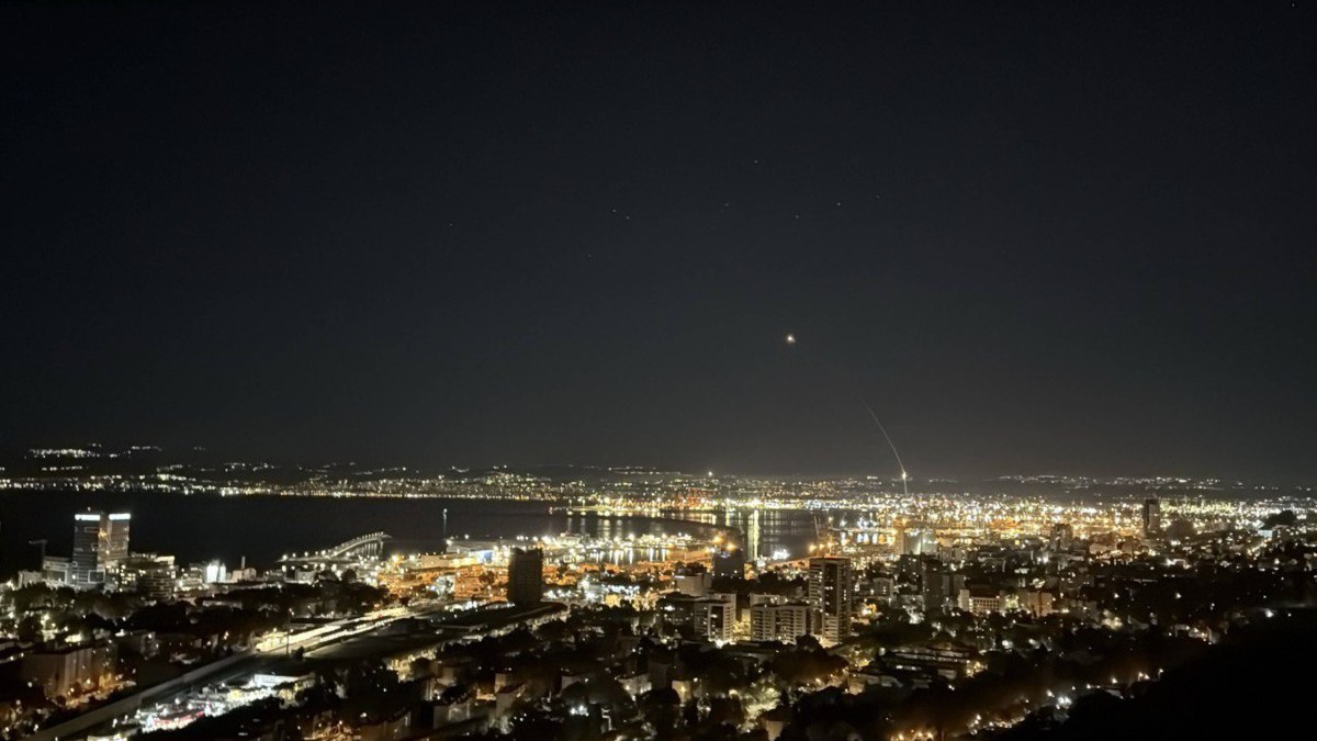 O rachetă iraniană a lovit în Dubai, lângă Burj Khalifa. În hotelurile luxoase din zonă se cazează turiști ruși