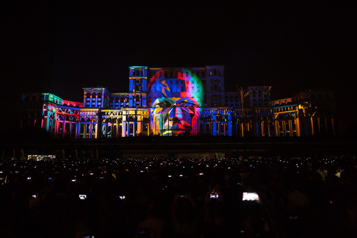 iMapp Bucharest 2021, evenimentul care luminează sâmbătă Palatul Parlamentului. Care e programul
