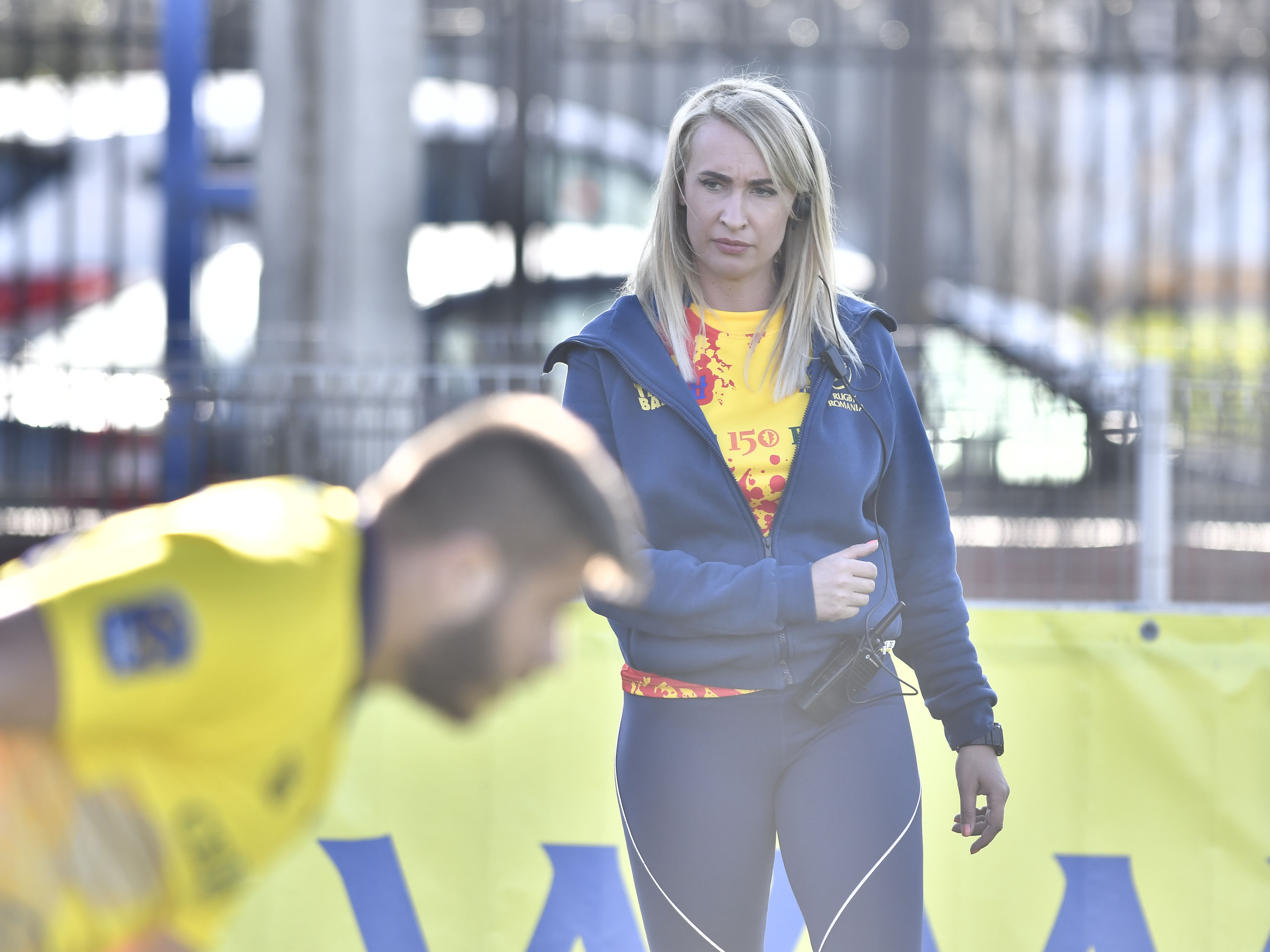 Blonda de la rugby! La naționala Under-20 a României activează frumoasa Andreea Delean, o antrenoare supersexy! GALERIE FOTO